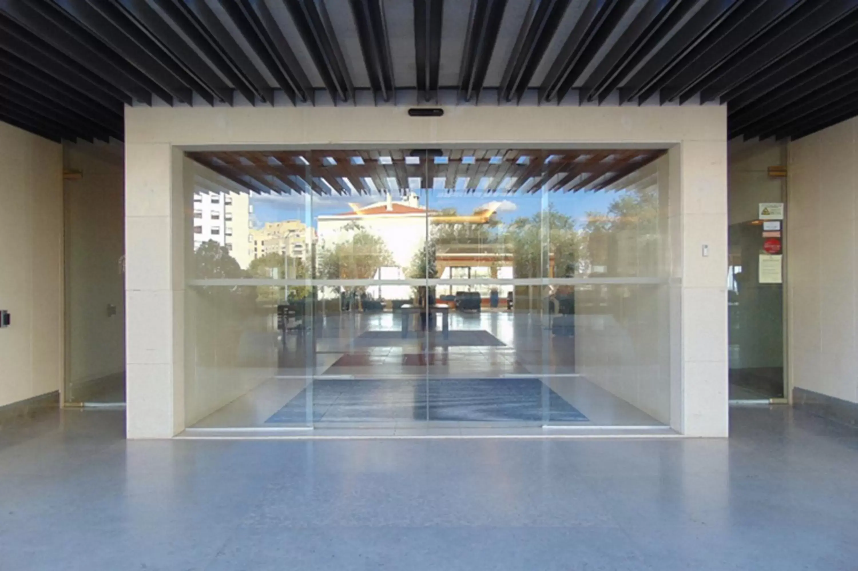 Facade/entrance in Santarem Hotel