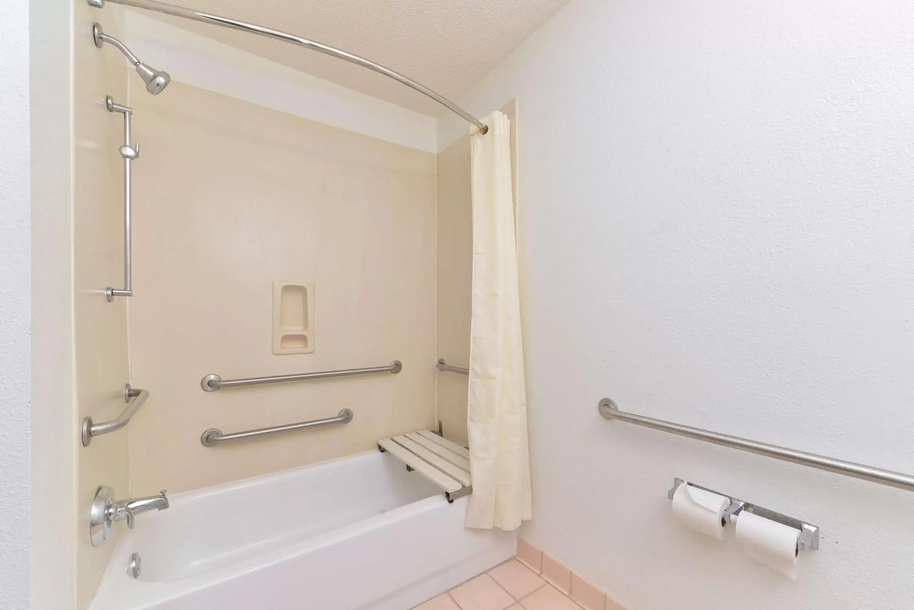 Shower, Bathroom in Motel 6-Richburg, SC