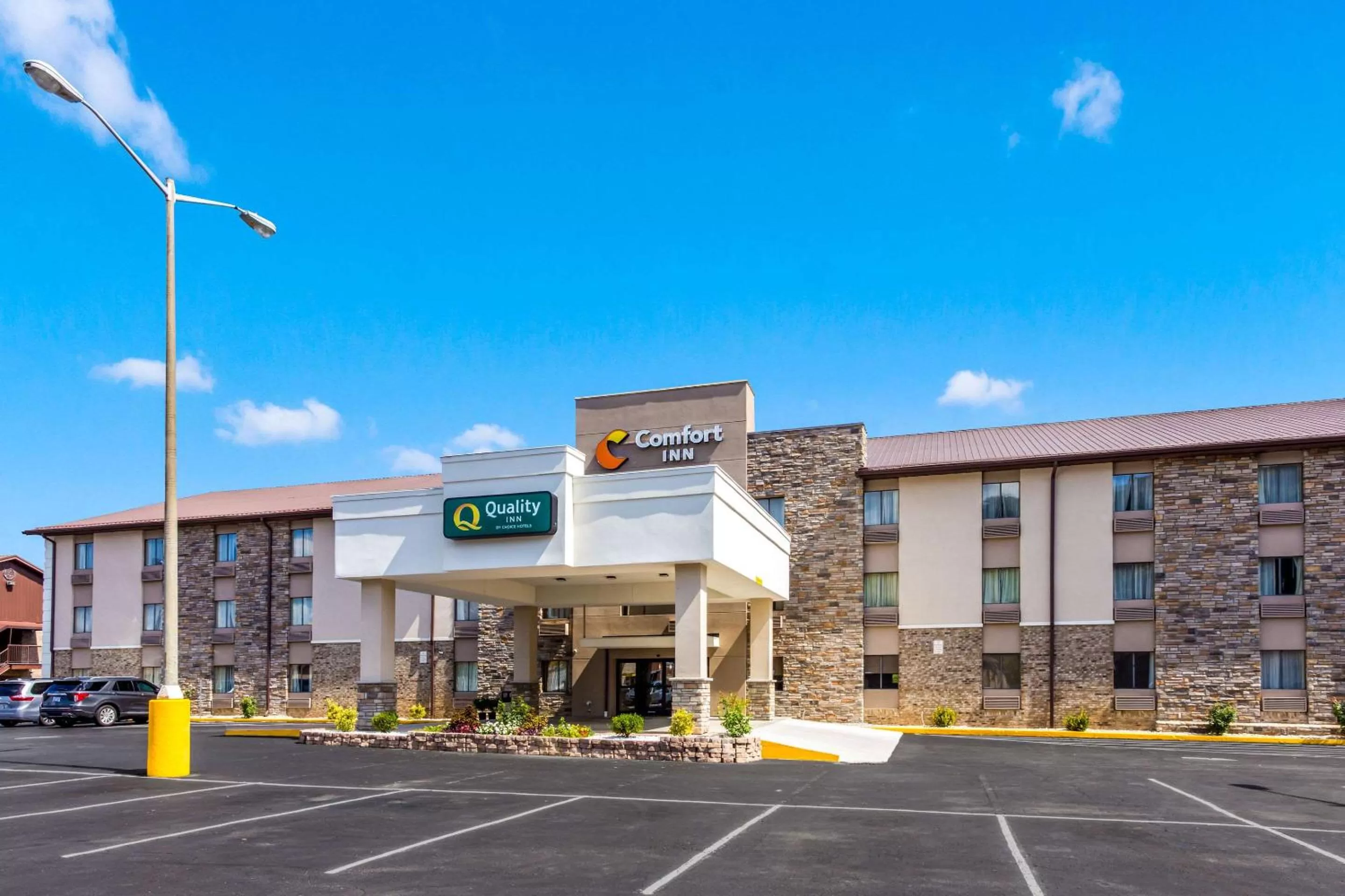 Property building in Comfort Inn Charleston South