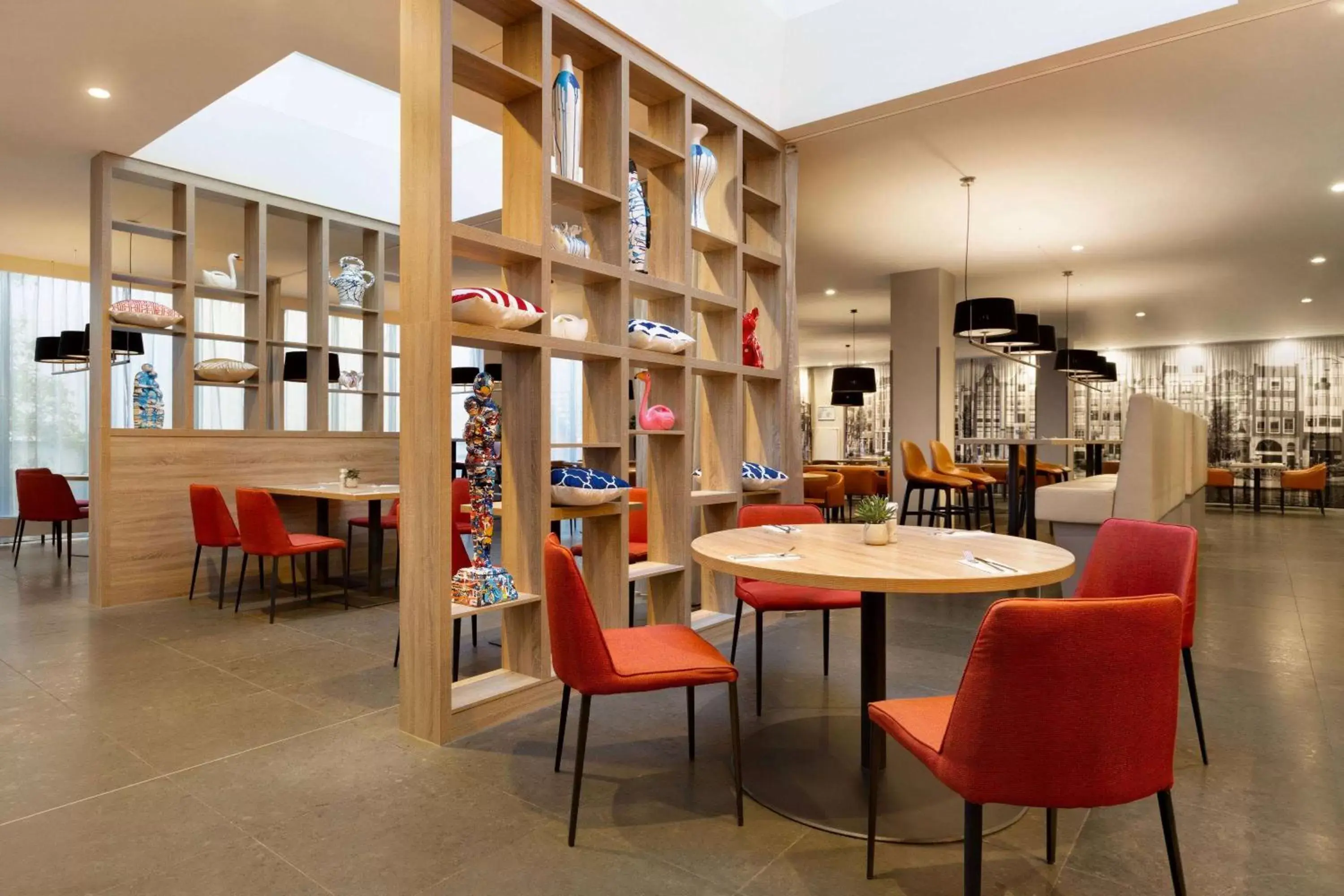 Restaurant/places to eat, Lounge/Bar in Ramada by Wyndham Amsterdam Airport Schiphol