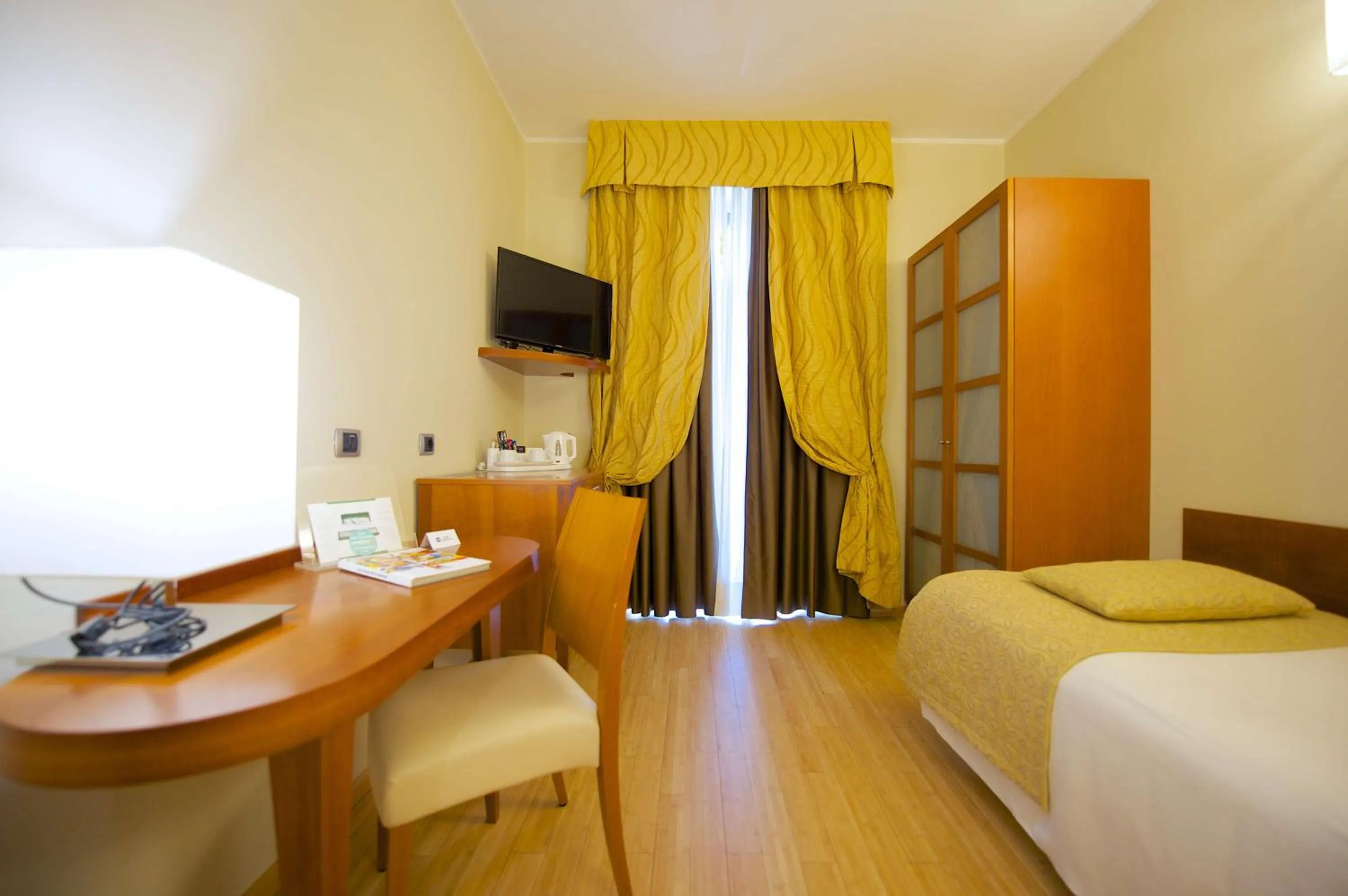 TV and multimedia, Bed in Best Western Crystal Palace Hotel