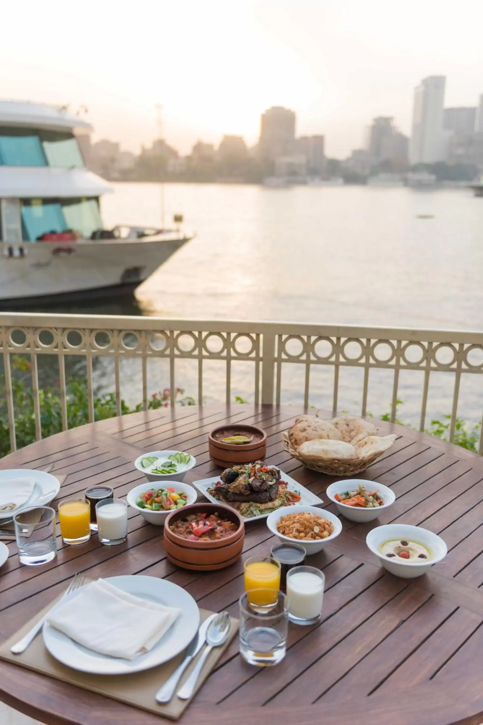 Restaurant/places to eat in Hilton Cairo Grand Nile Restaurant/places to eat in Hilton Cairo Grand Nile