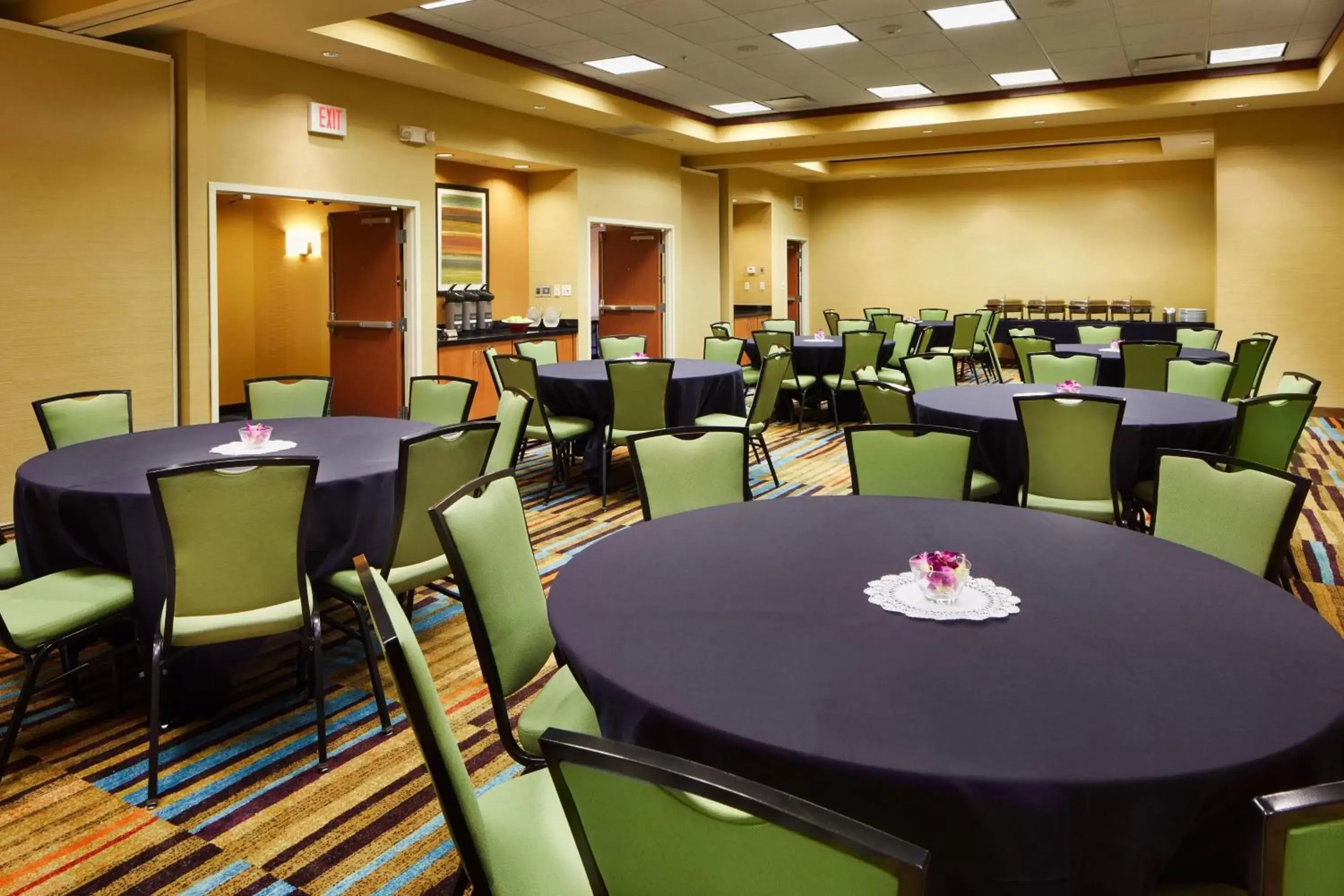 Meeting/conference room, Restaurant/Places to Eat in Fairfield Inn and Suites Columbus Polaris