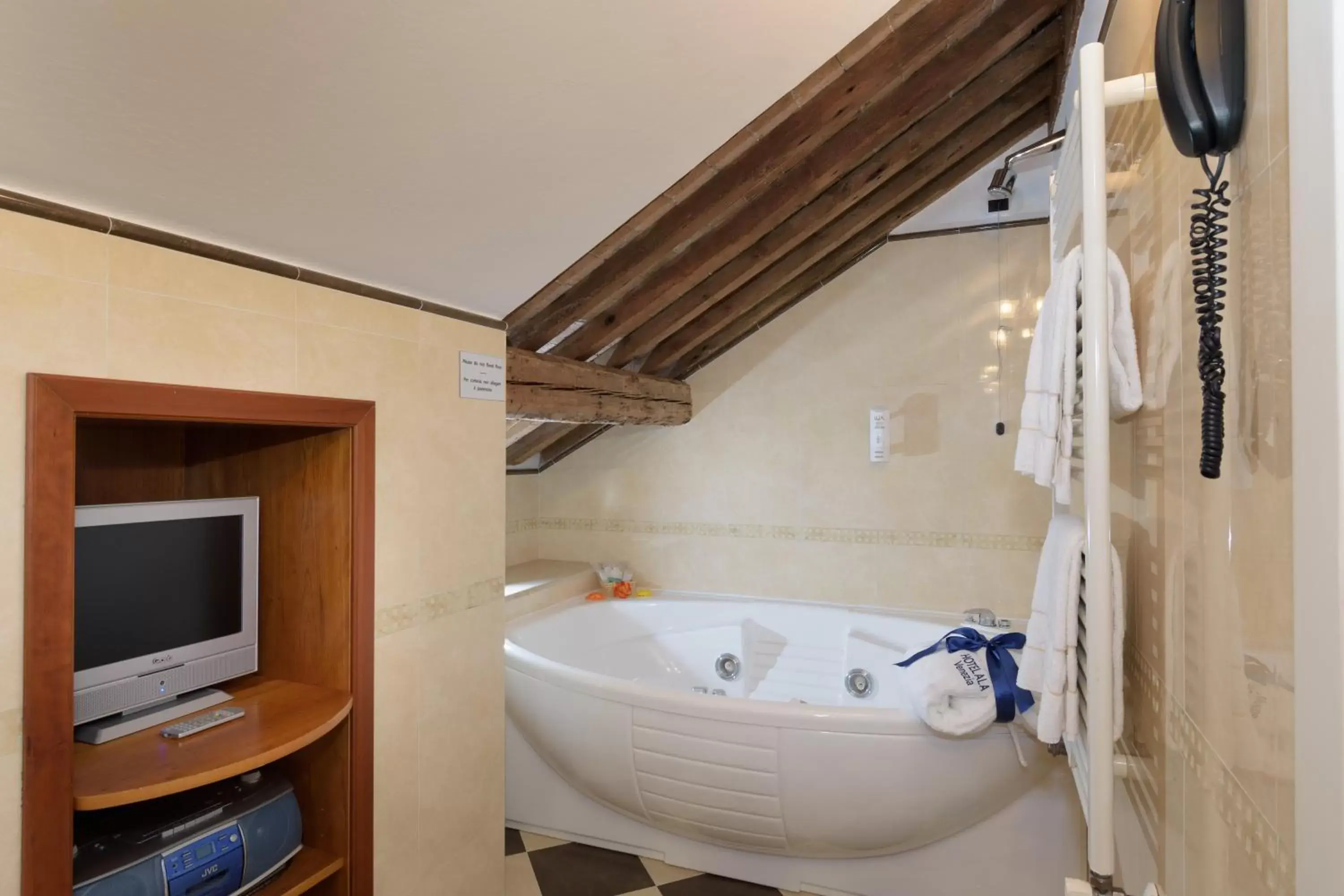 Day, Bathroom in UNAHOTELS Ala Venezia-Adults 16