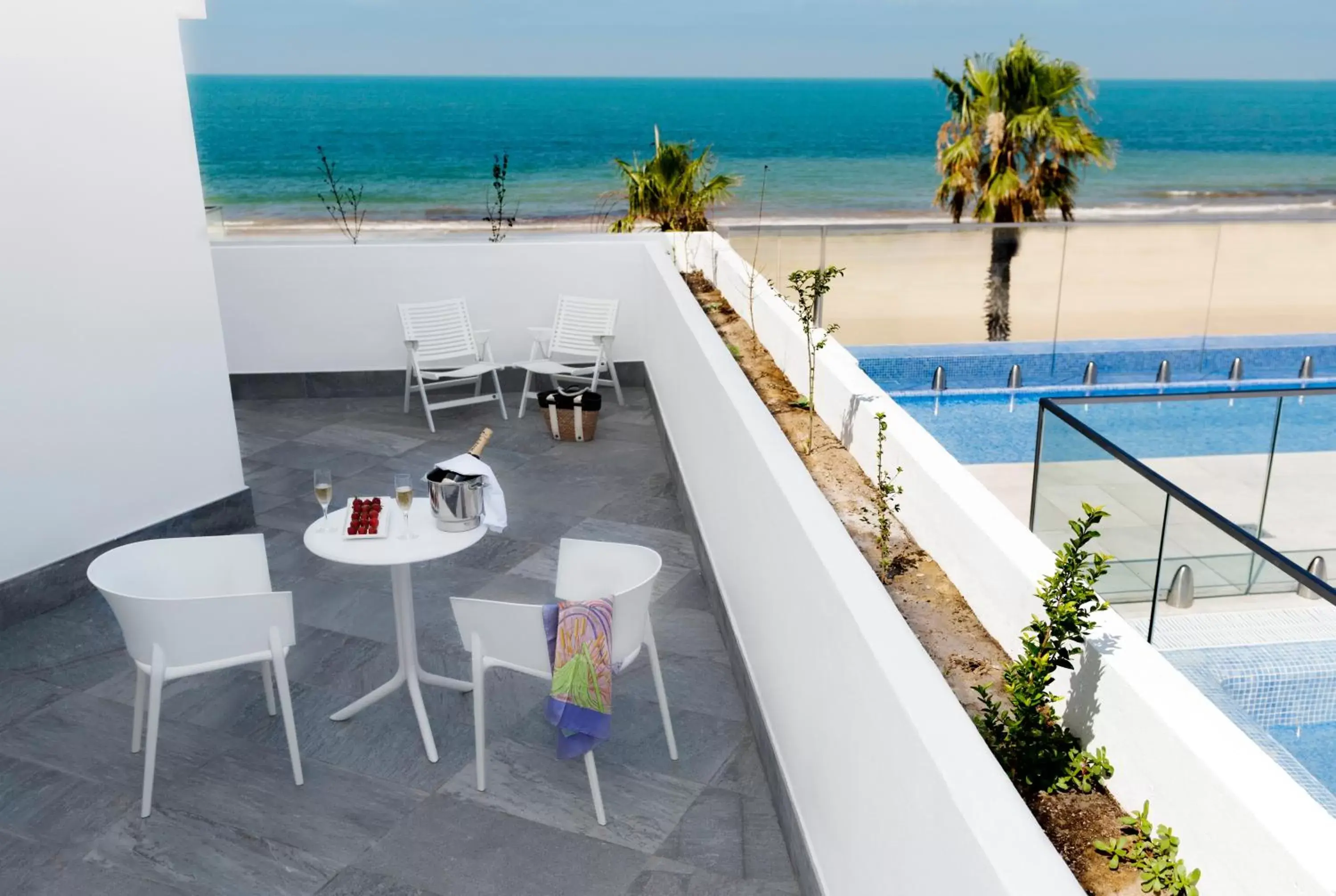 Balcony/Terrace, Pool View in Hotel Agaró