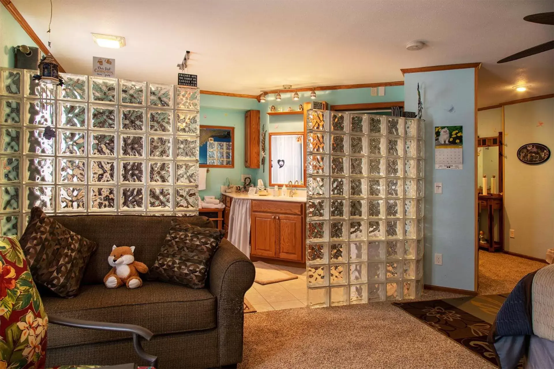 Bathroom, Seating Area in Shane Acres Country Inn