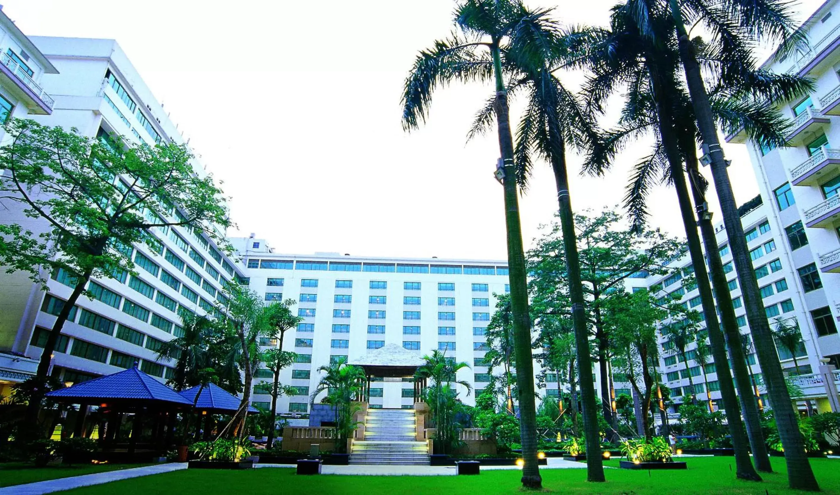 Property building in Guangzhou Dong Fang Hotel Property building in Guangzhou Dong Fang Hotel