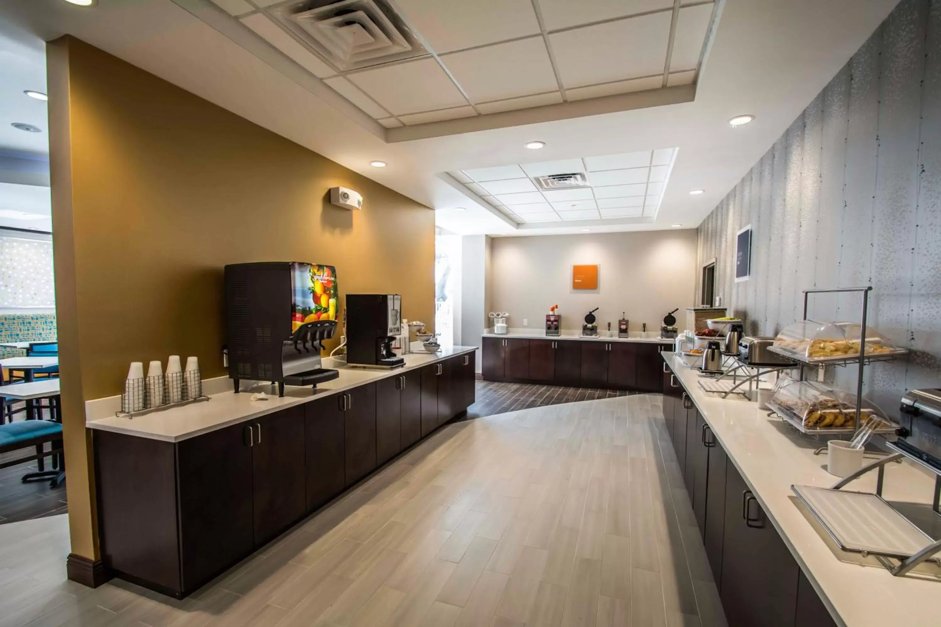 Food, Kitchen/Kitchenette in Comfort Suites Fort Lauderdale Airport South & Cruise Port