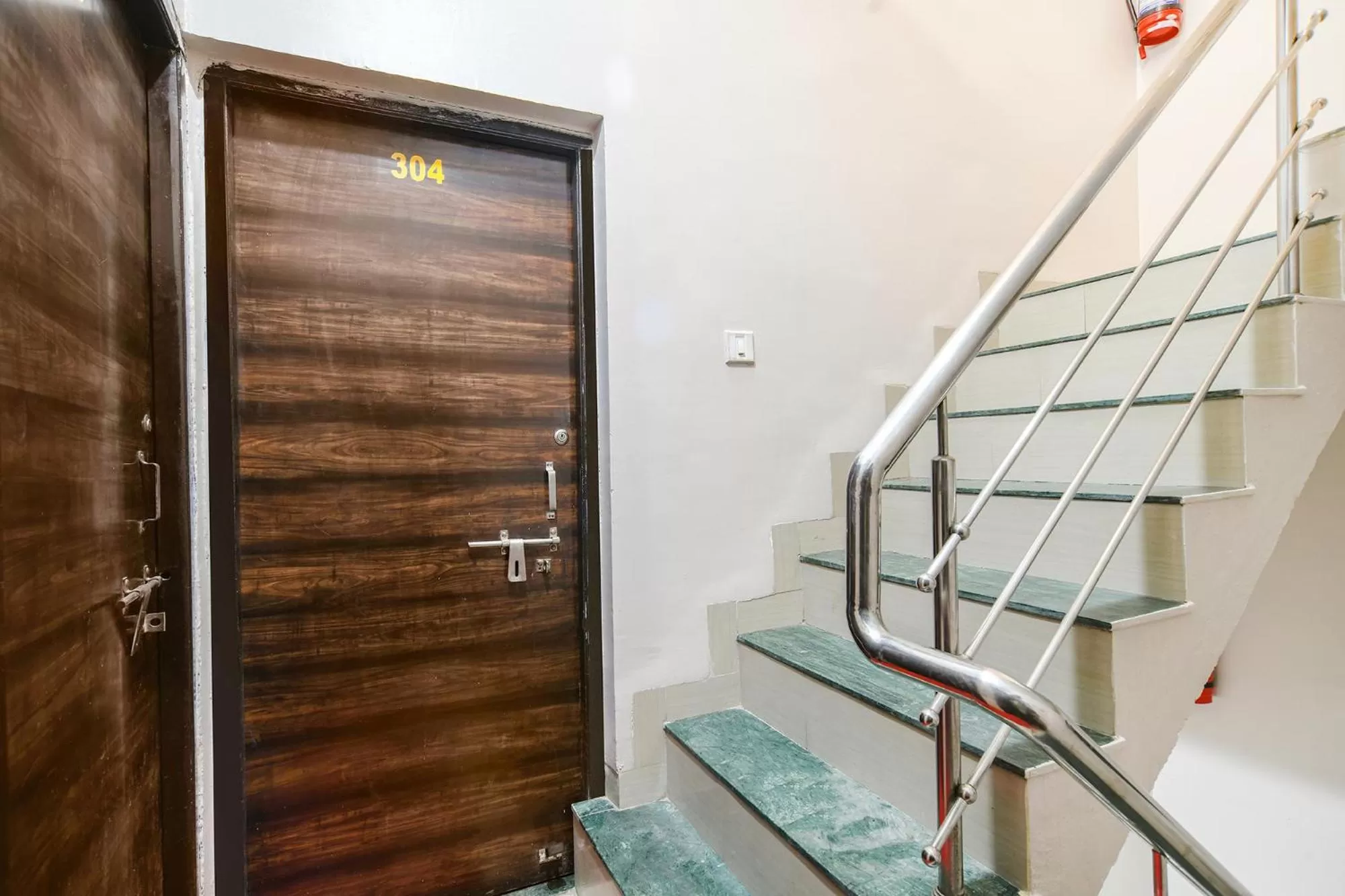 Lobby or reception in FabExpress Royal Palace Inn