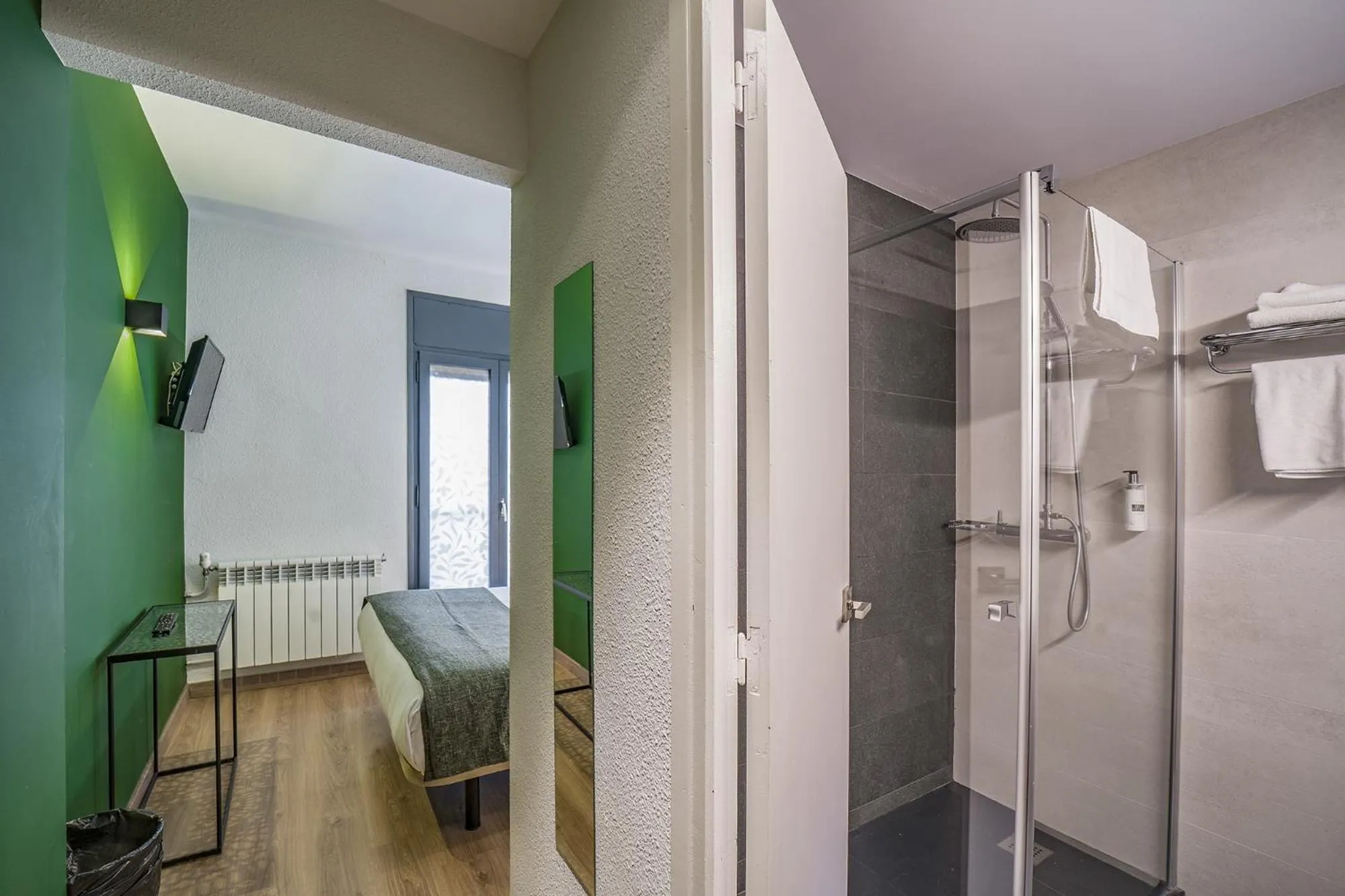 Shower in Glaner Hotel Cafe