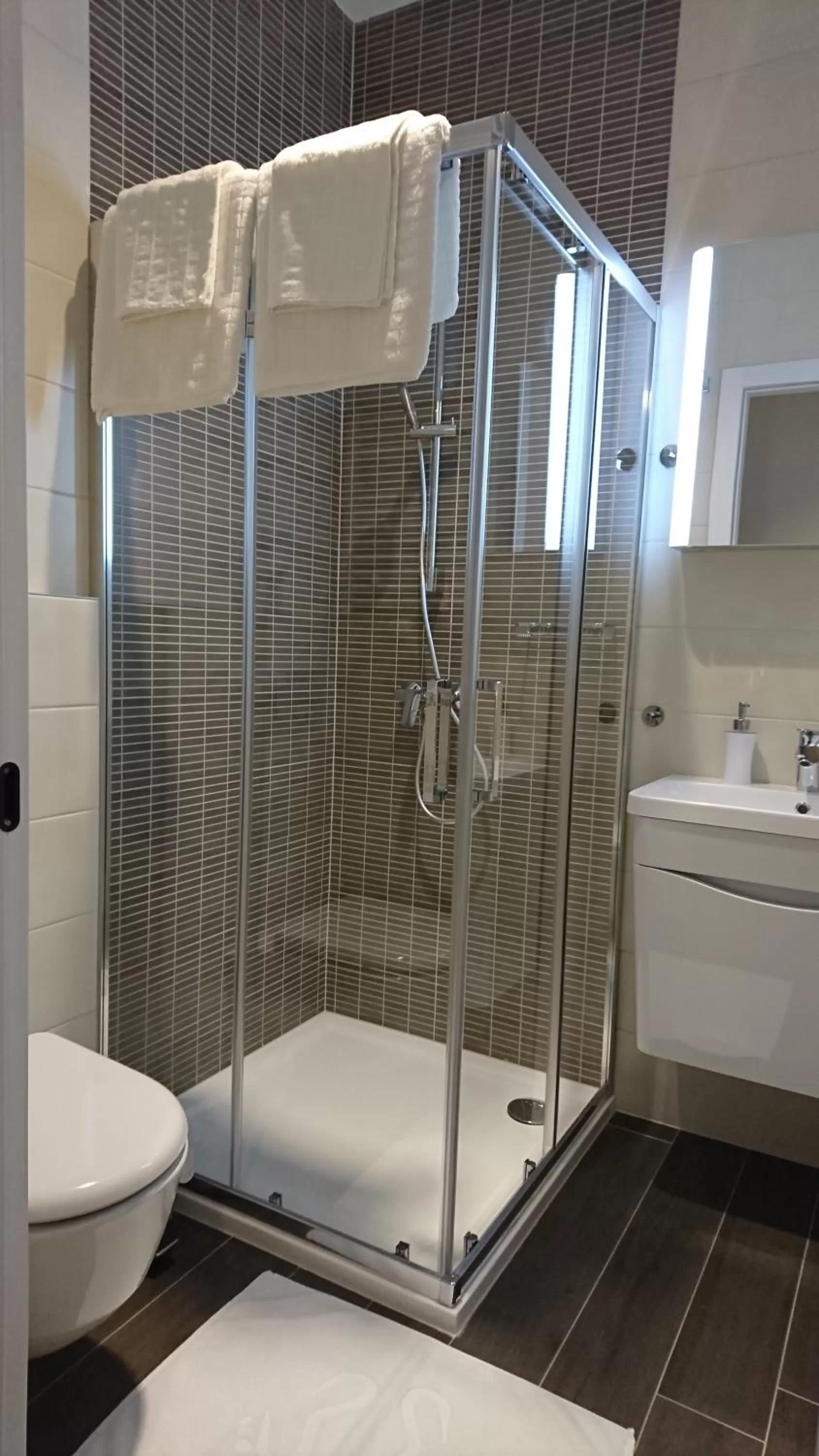 Shower, Bathroom in B&B Schlosser