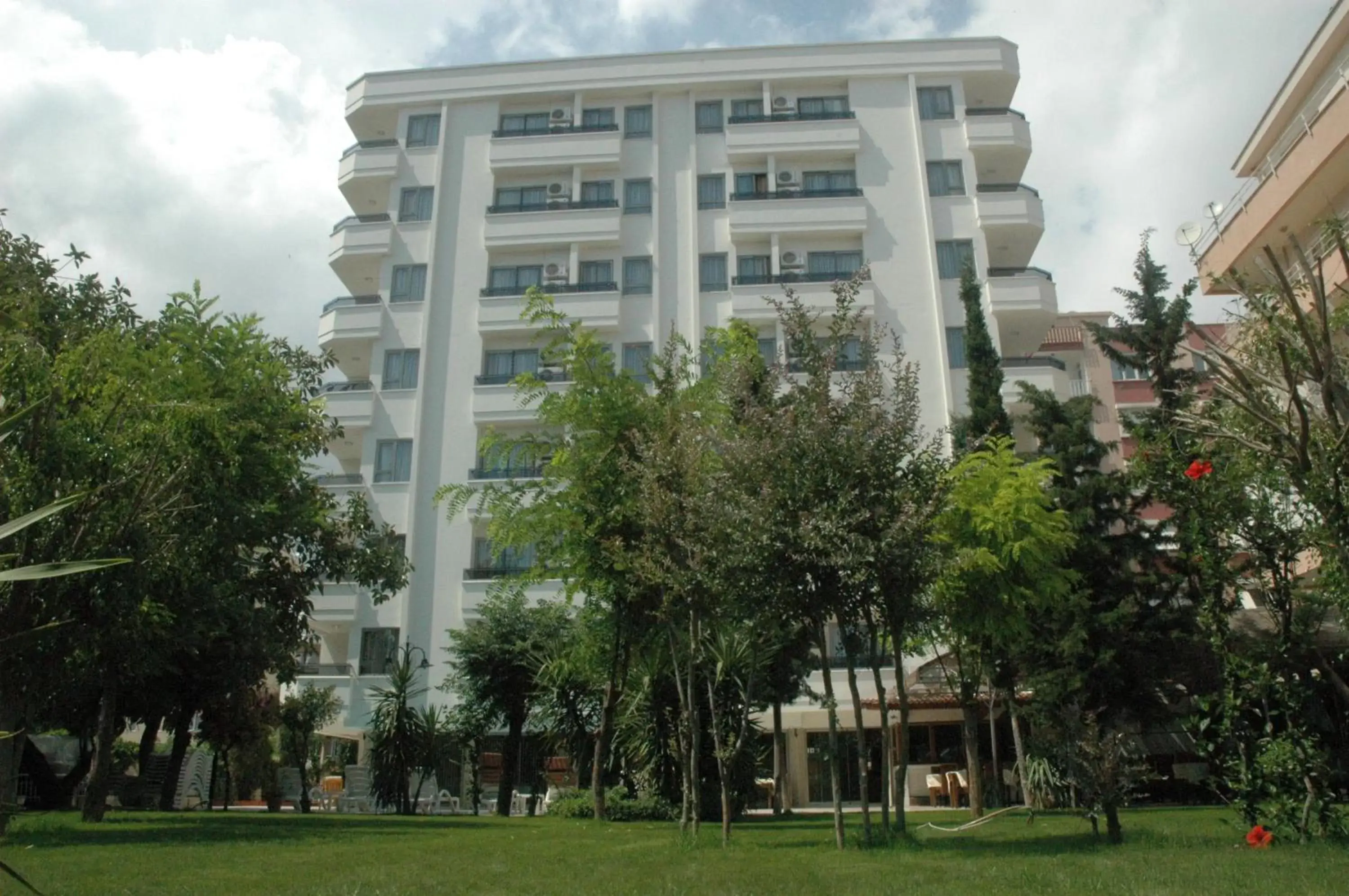 Facade/entrance, Property Building in Suite Laguna Otel