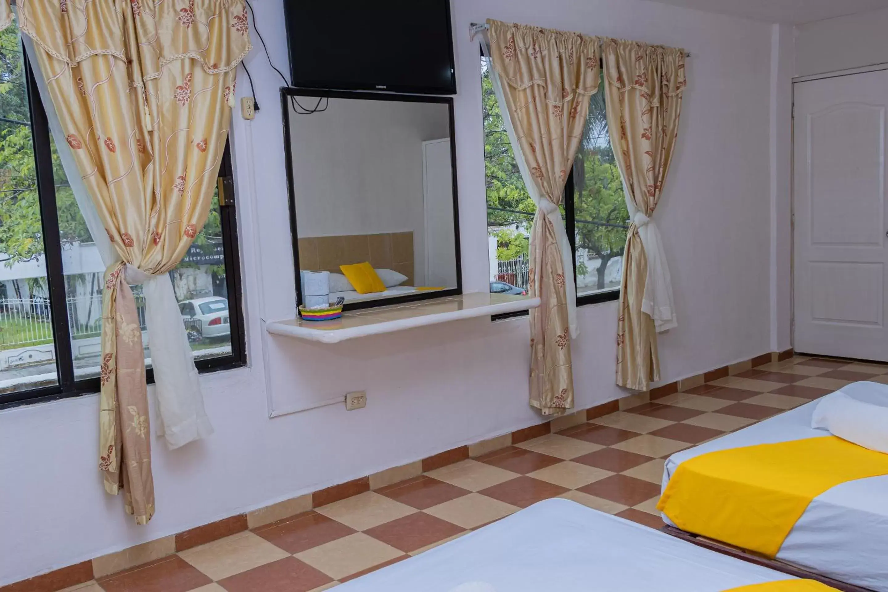 Bedroom, TV/Entertainment Center in OYO Hotel Marías,Aeropuerto Internacional de Chetumal