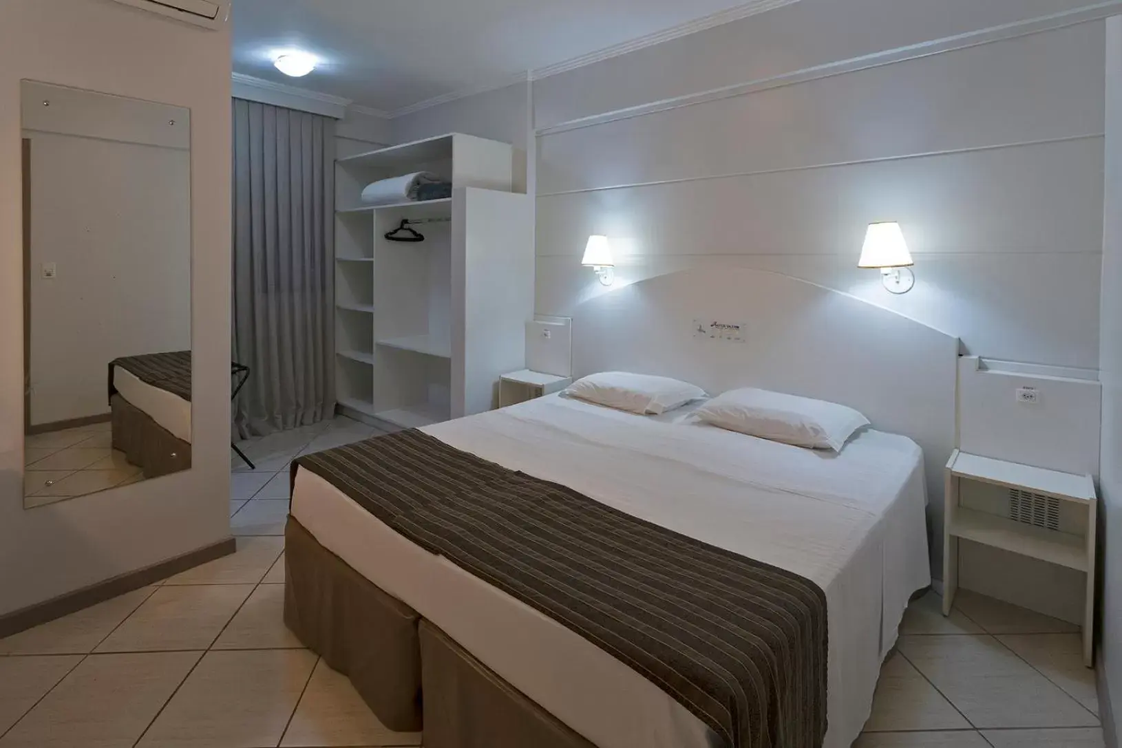 Bedroom, Bed in Valerim Florianópolis