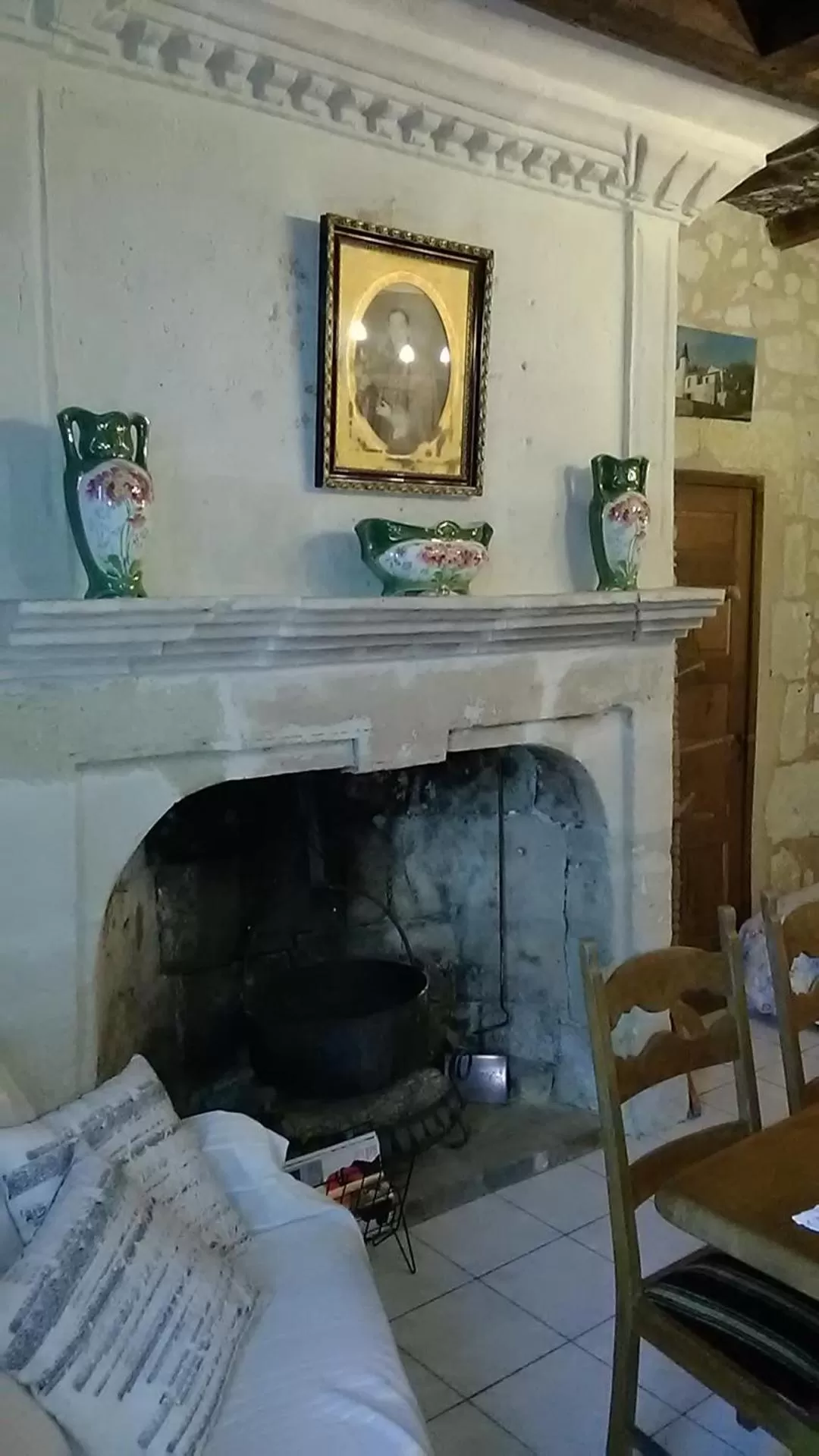 Decorative detail in Manoir Le Cristal - Futuroscope a petit prix , grandes chambres familiales 5-6 personnes ,