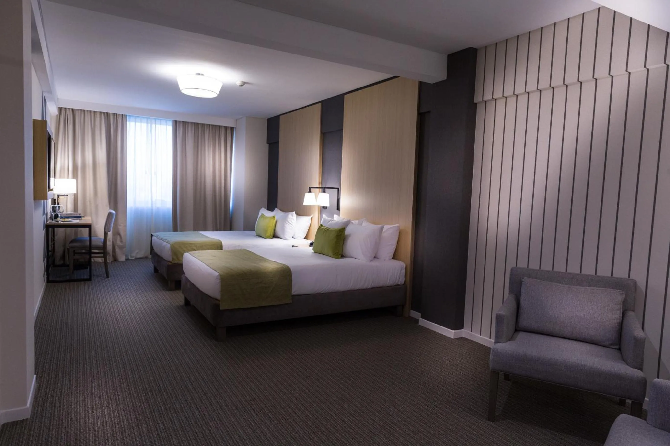 Photo of the whole room, Bed in Howard Johnson Plaza Buenos Aires