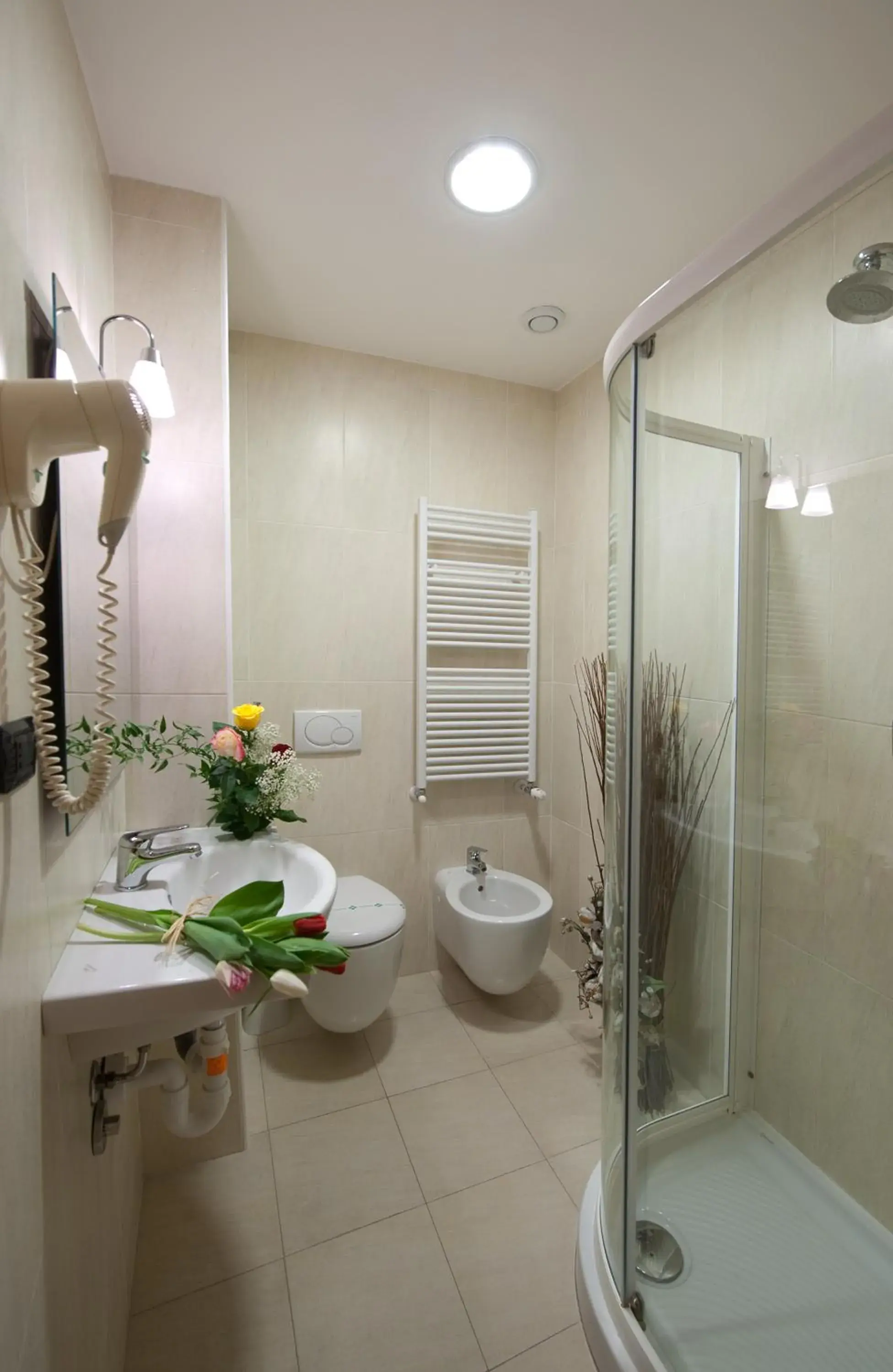 Bathroom in Hotel Ristorante Tre Leoni