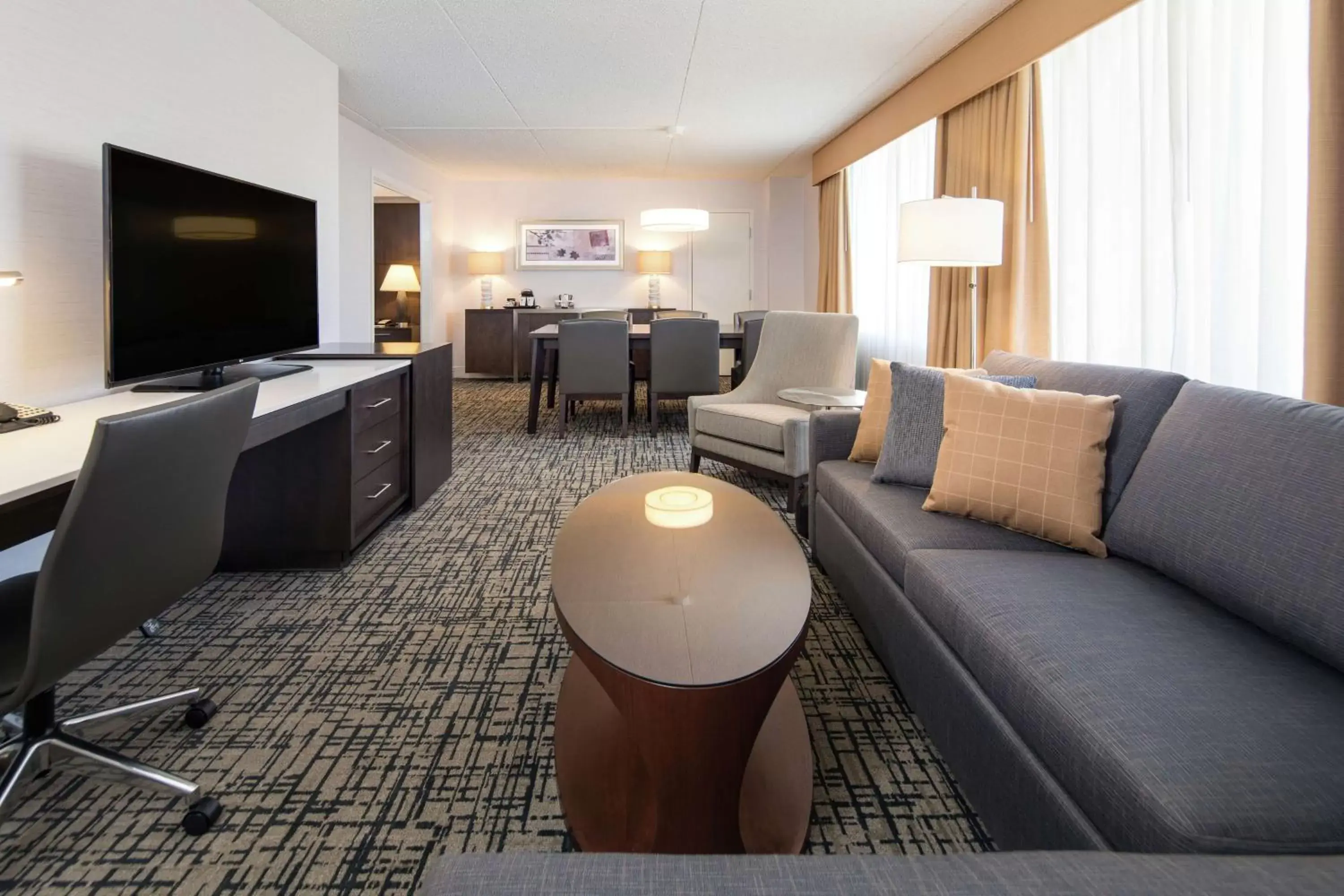 Bedroom, Seating Area in DoubleTree by Hilton Hotel Syracuse