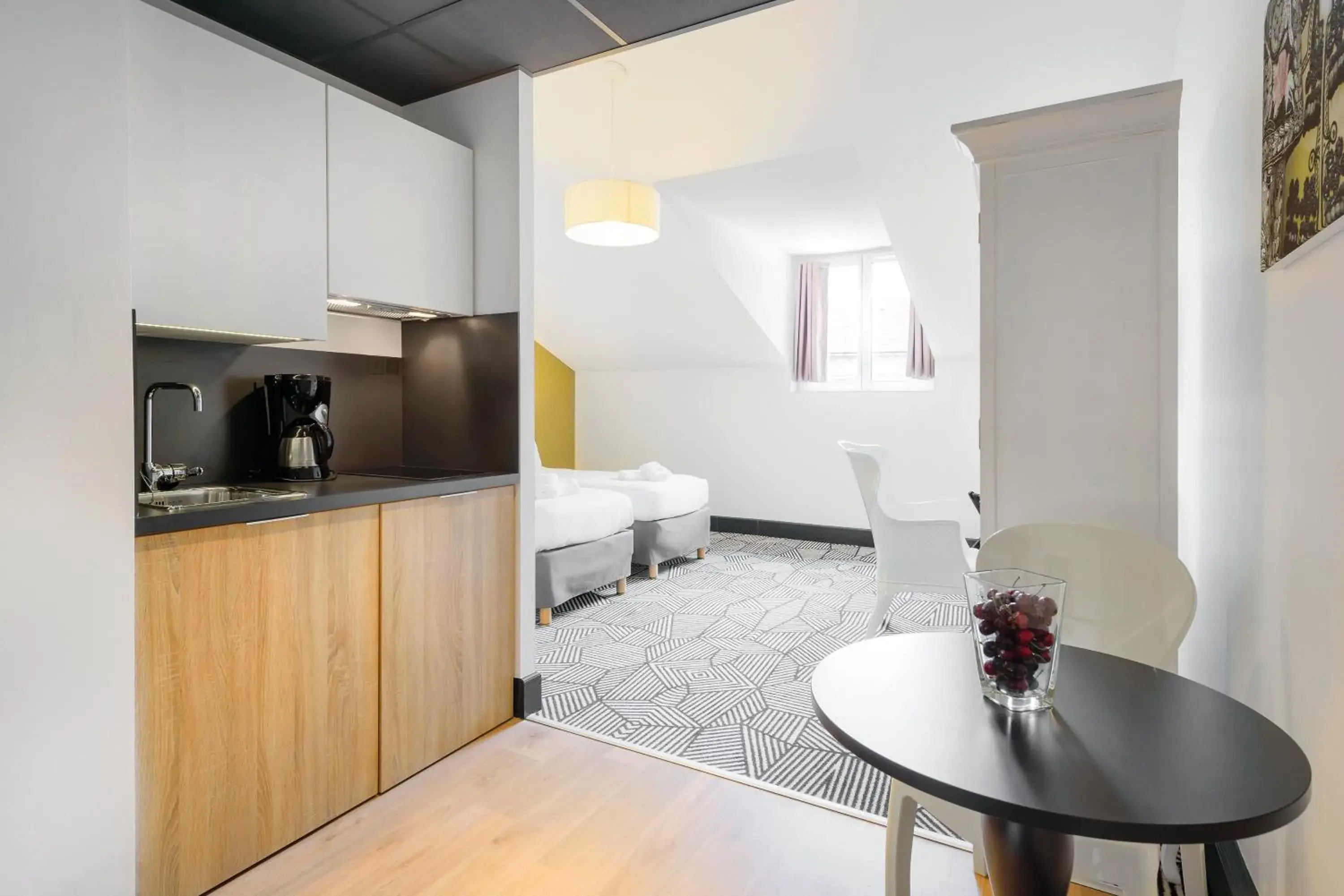 Living room, Kitchen/Kitchenette in Appart City Nimes Arenes