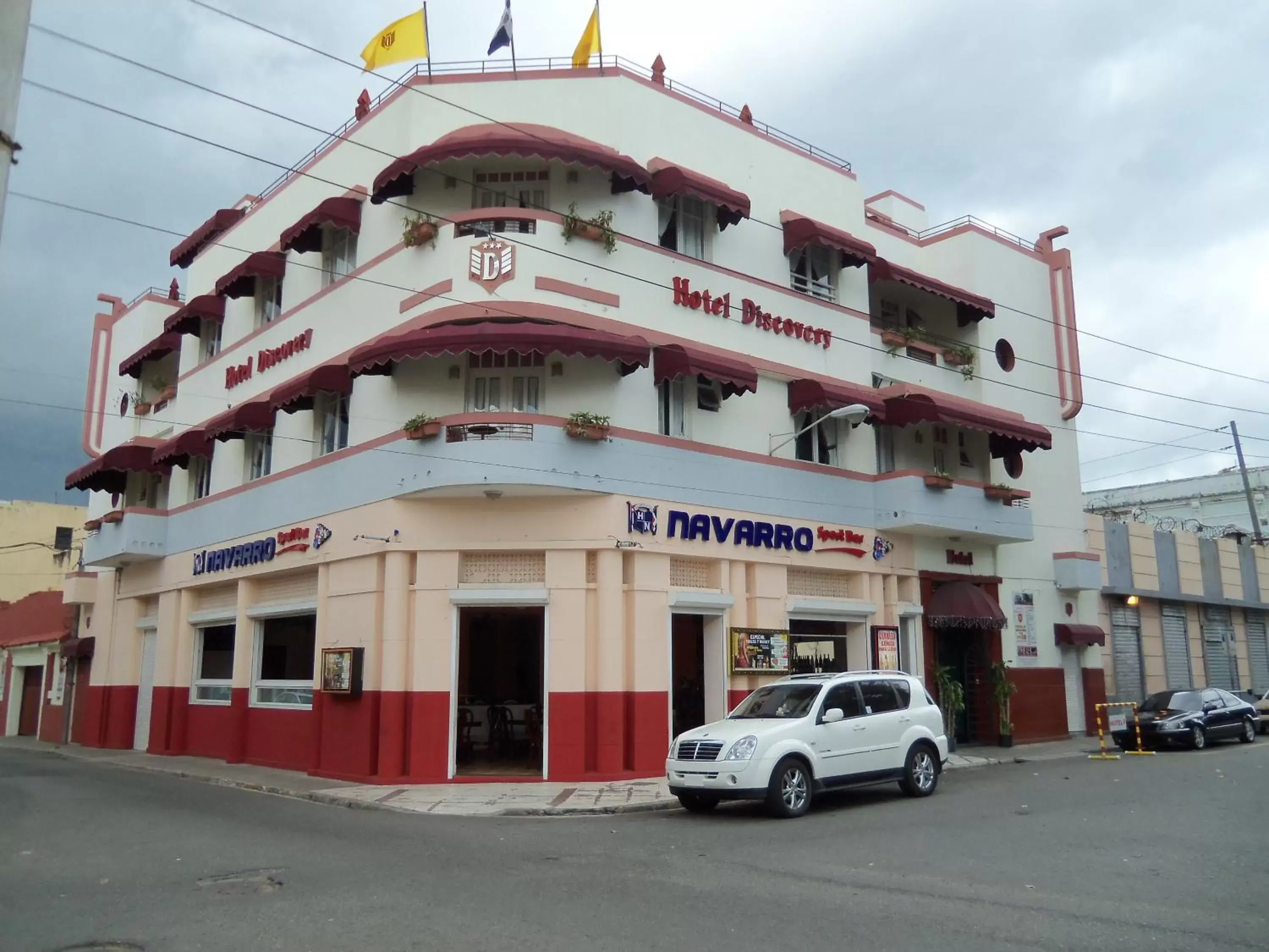 Facade/entrance, Property Building in Hotel Discovery