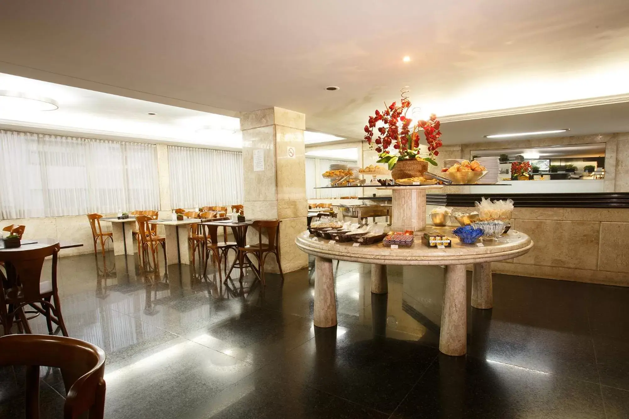 Restaurant/Places to Eat in Savassi Hotel