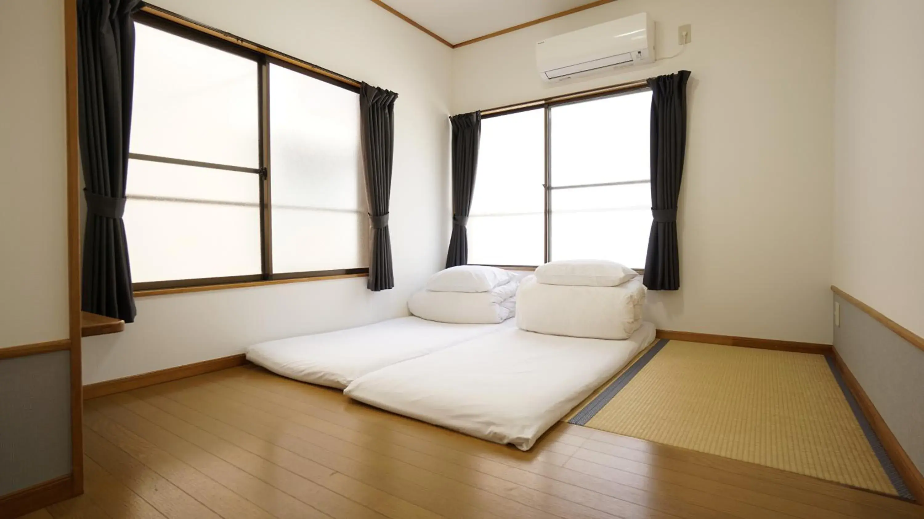 Photo of the whole room, Bed in House Ikebukuro