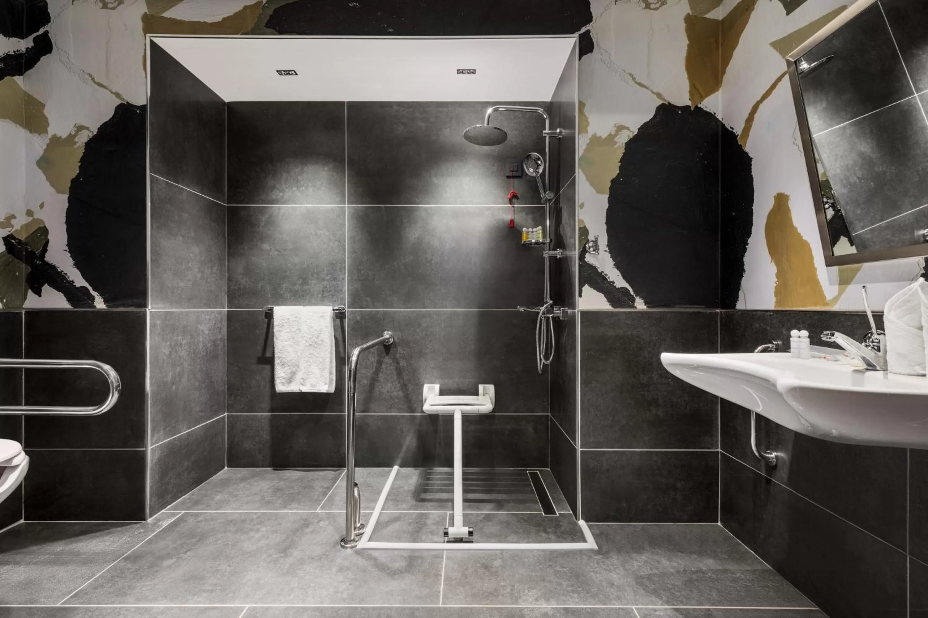 Shower in Wyndham Bukhara