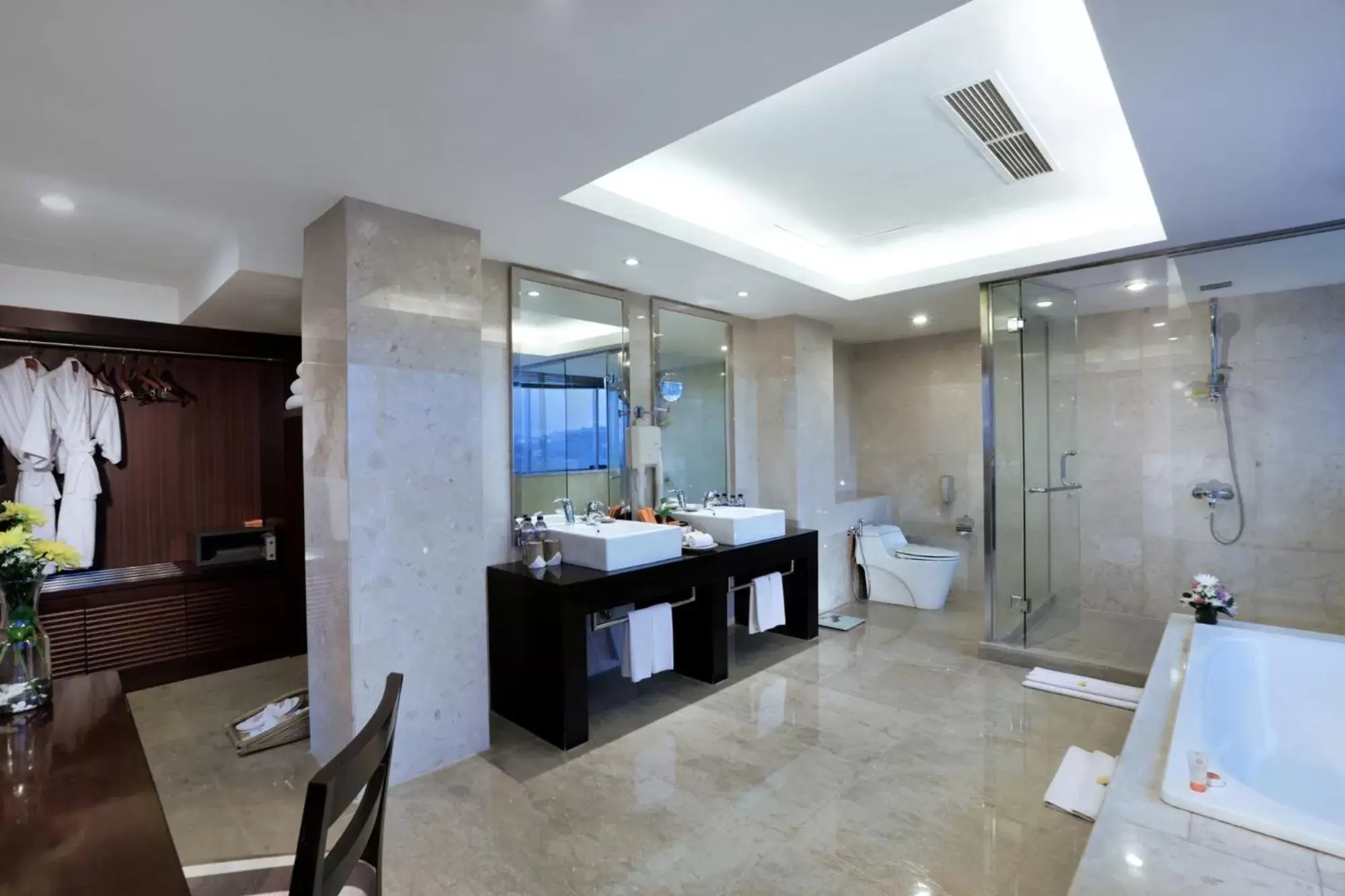 Bathroom in Grand Candi Hotel