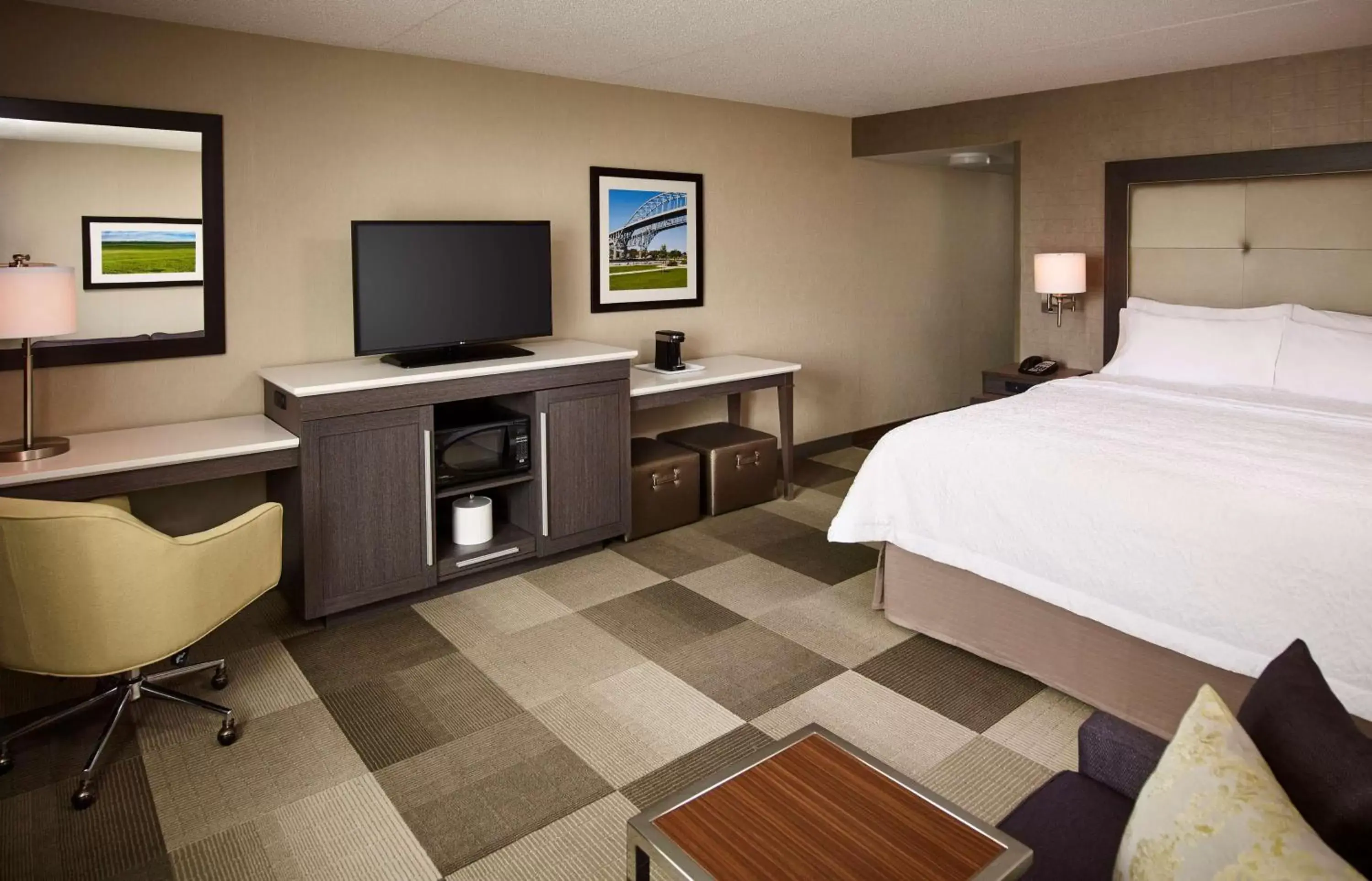 Bed in Hampton Inn by Hilton Sarnia/Point Edward