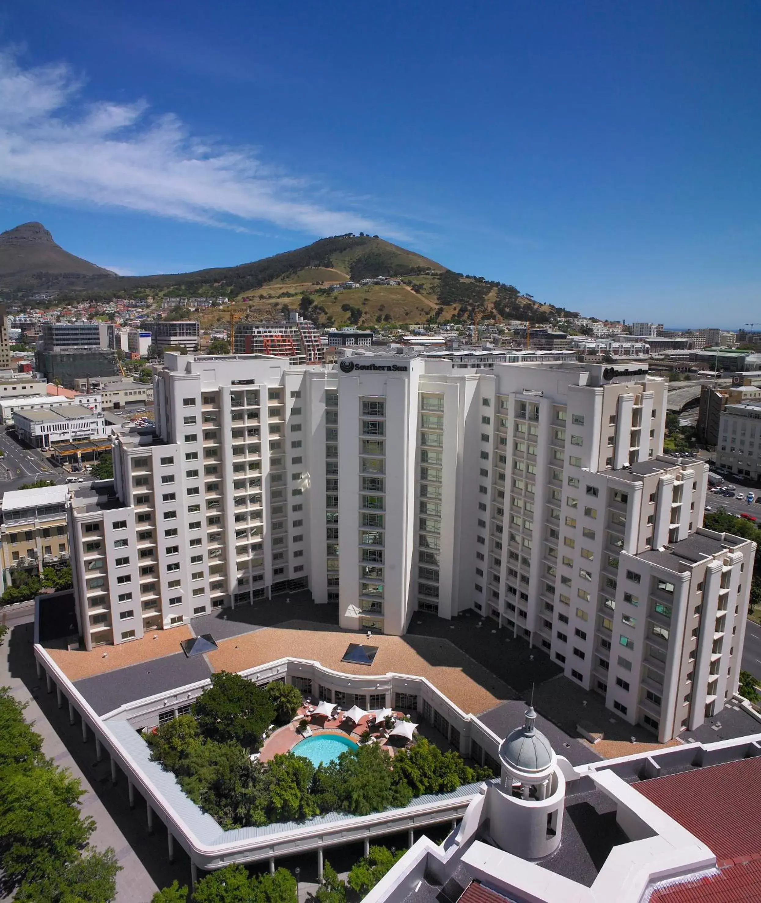 Facade/entrance, Bird's-eye View in Southern Sun Waterfront Cape Town