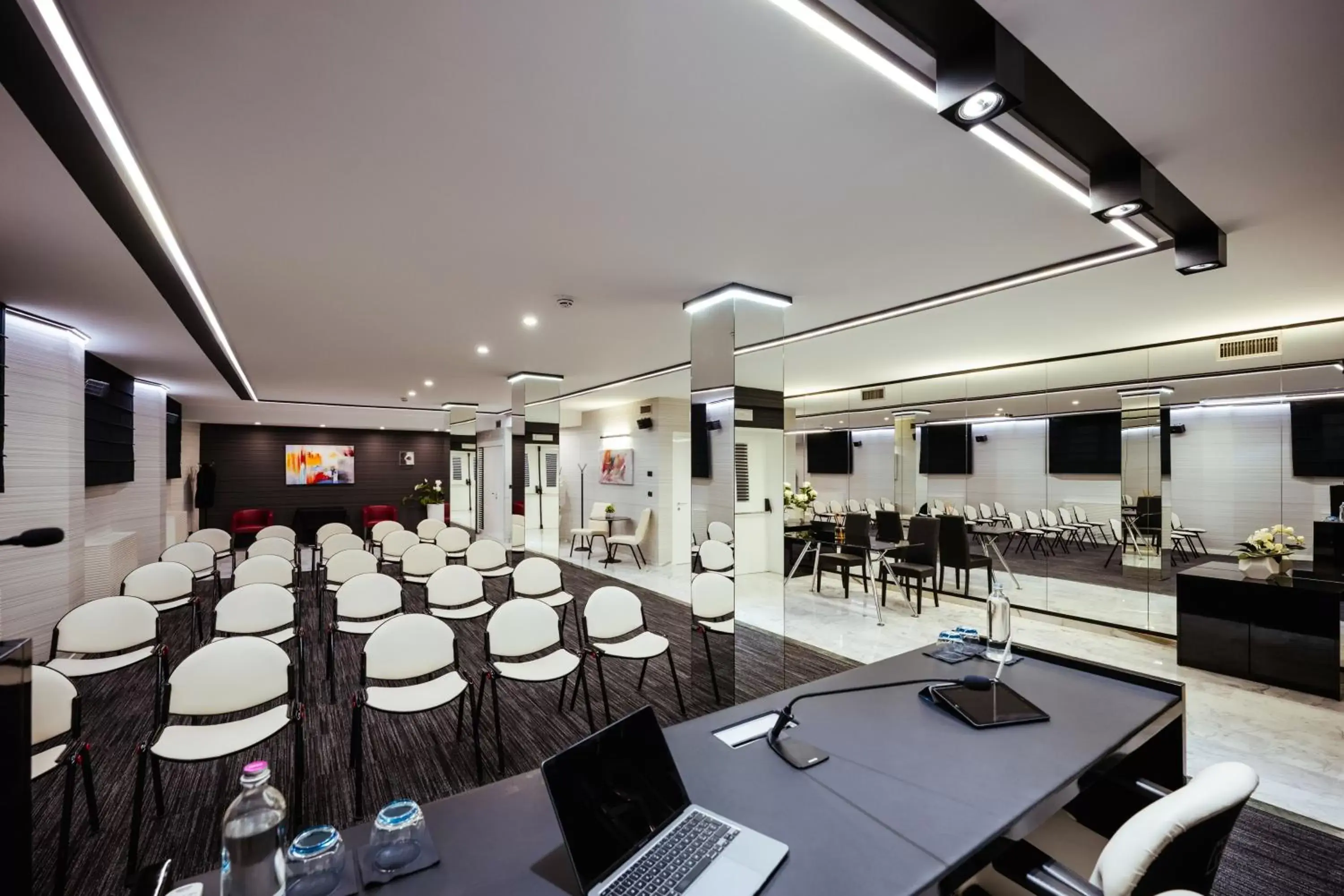 Meeting/conference room, Restaurant/Places to Eat in Raffaello Hotel