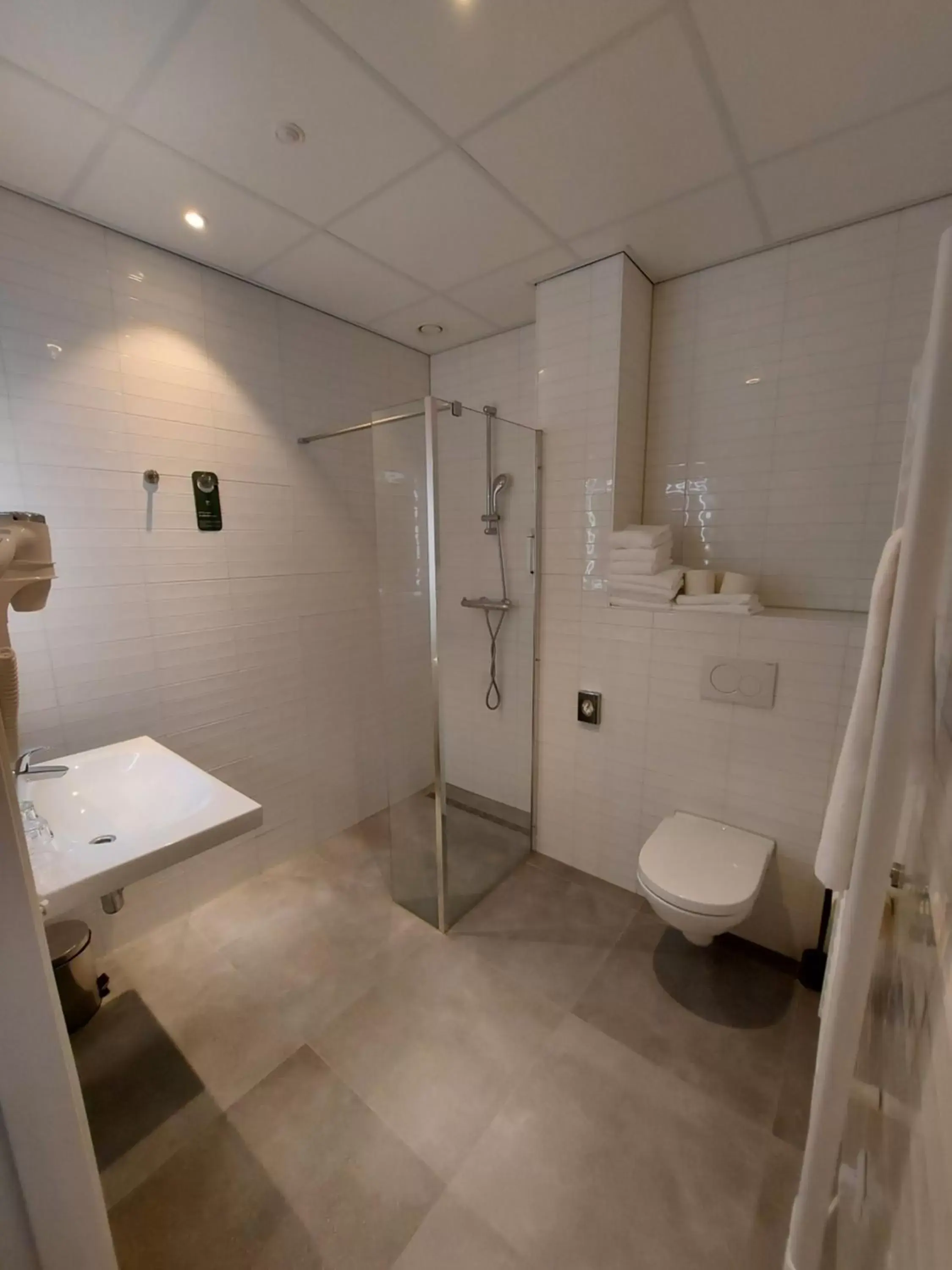 Family, Bathroom in ibis Styles Almere