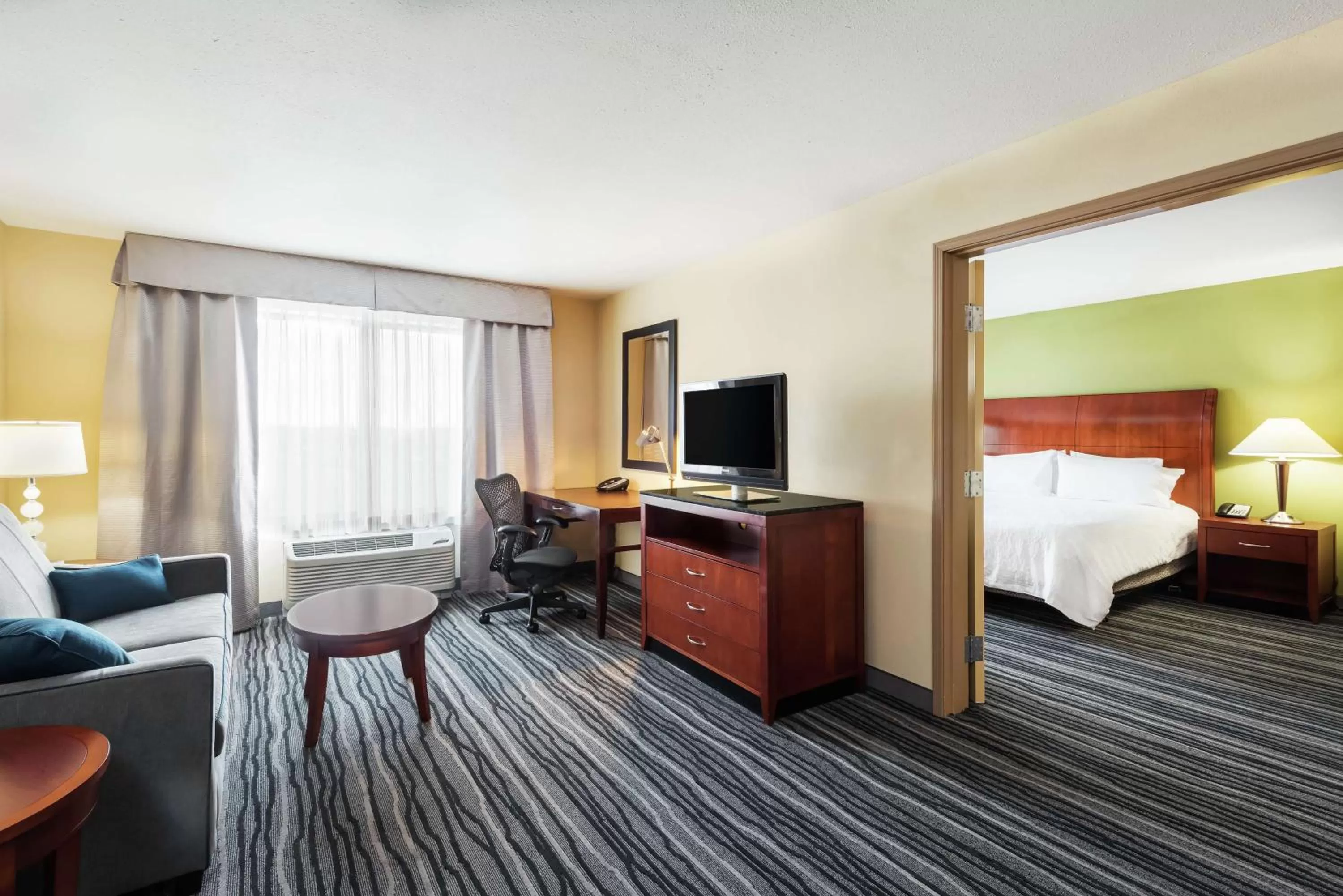 Living room, Bed in Hilton Garden Inn St. Louis Shiloh/O'Fallon IL