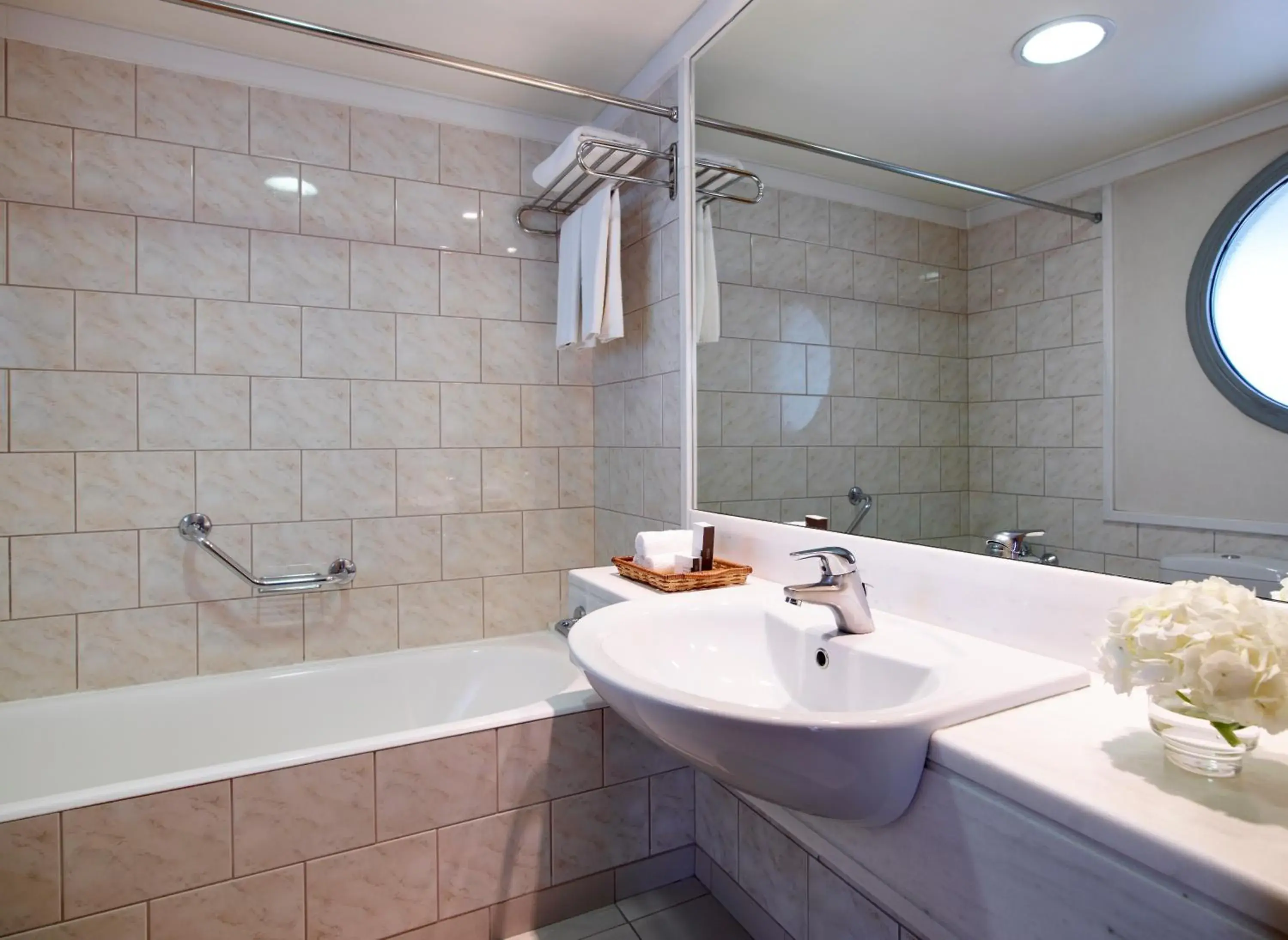 Bathroom in Athens Zafolia Hotel