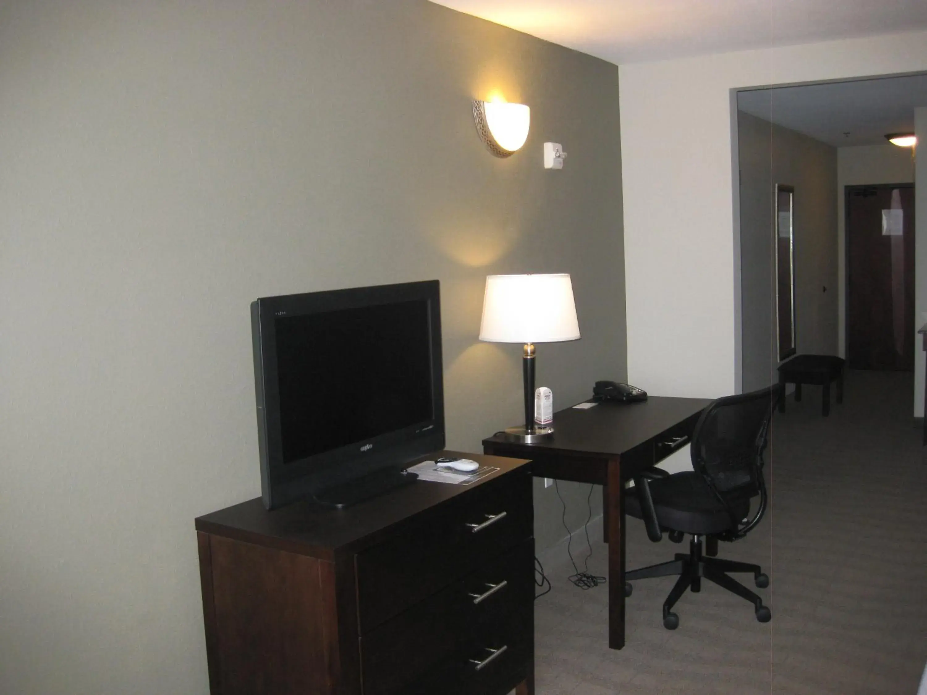 TV and multimedia, TV/Entertainment Center in Country Inn & Suites by Radisson, Dearborn, MI