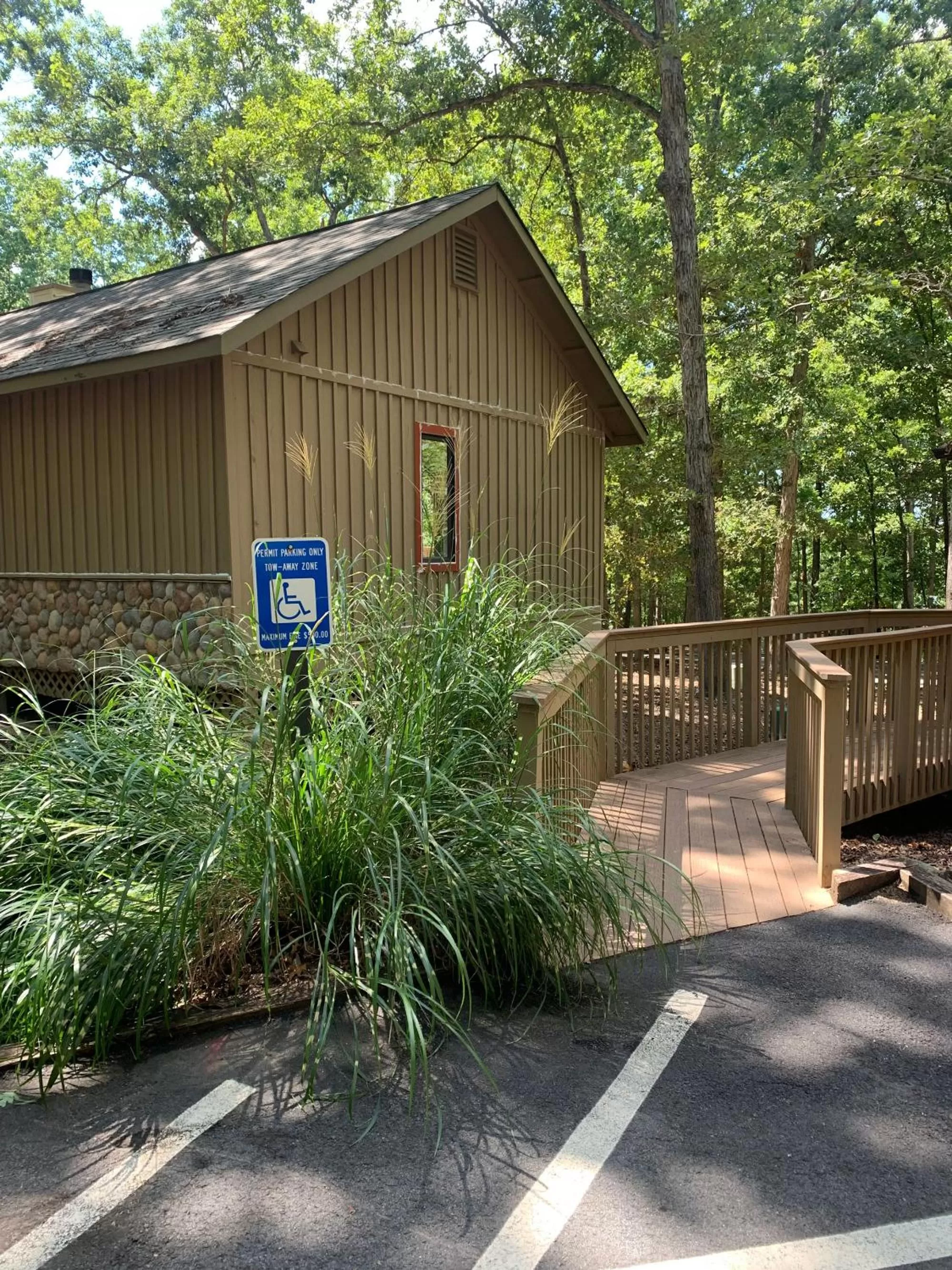 Two Bedroom Cottage - Disability Access in Lanier Islands Legacy Lodge