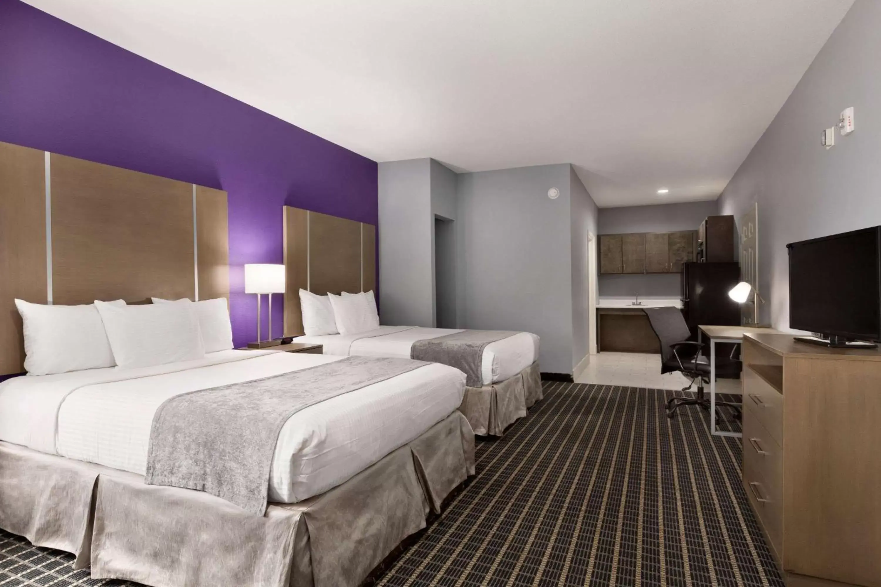 Photo of the whole room, Bed in Days Inn by Wyndham Odessa