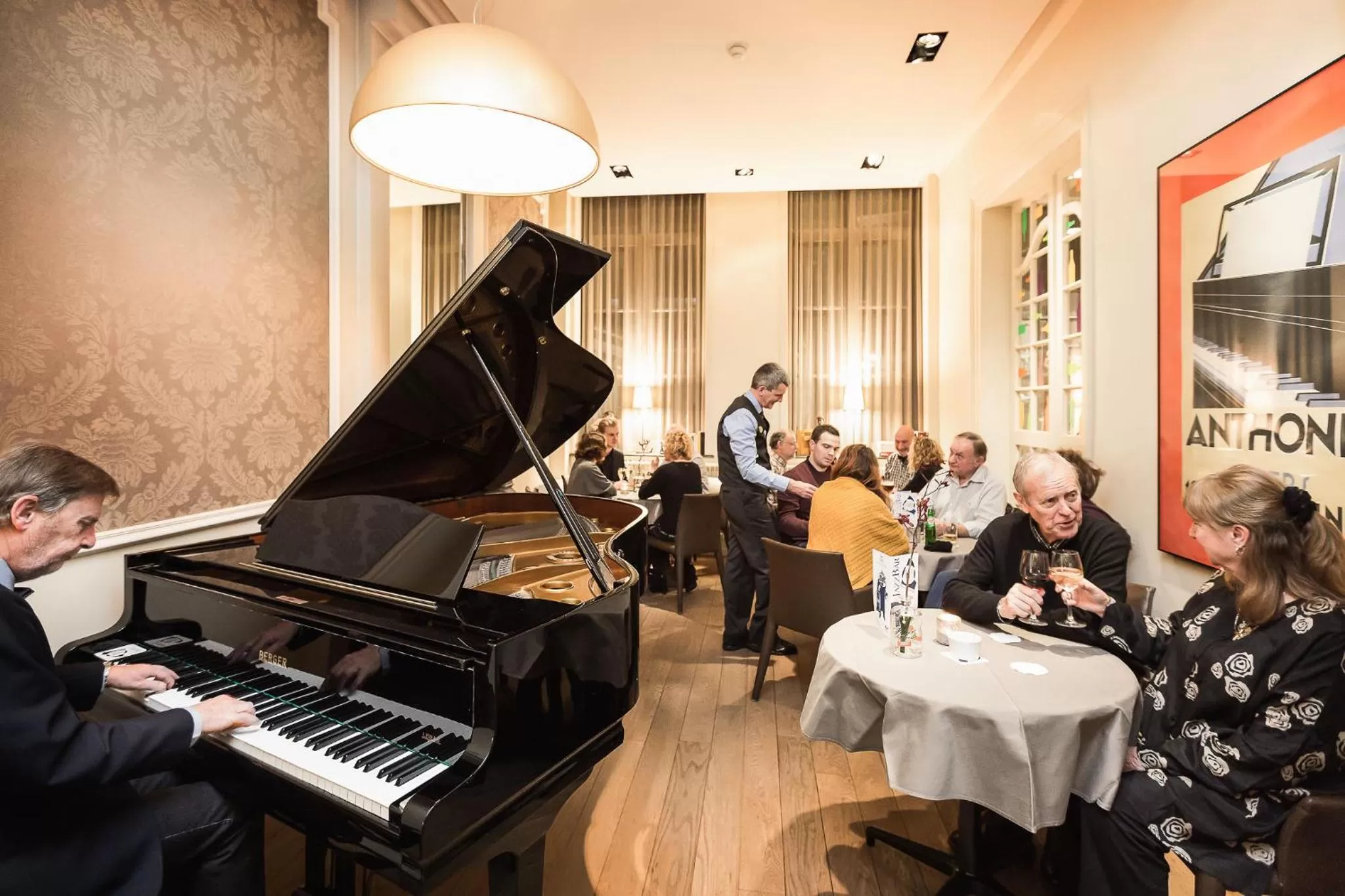 Lounge or bar in Hotel Navarra Brugge