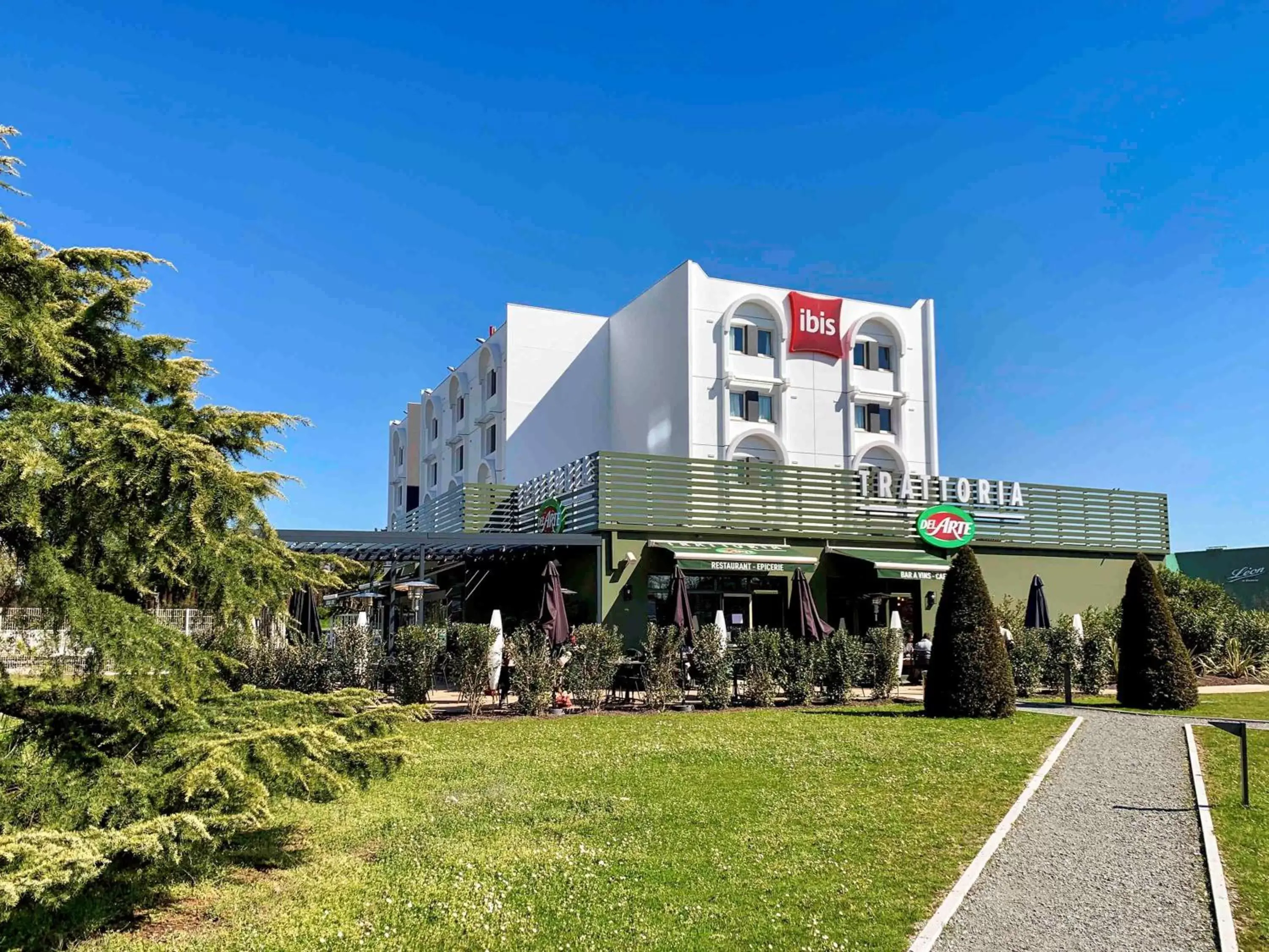 Restaurant/places to eat, Property Building in ibis Bordeaux Pessac Route des Vins