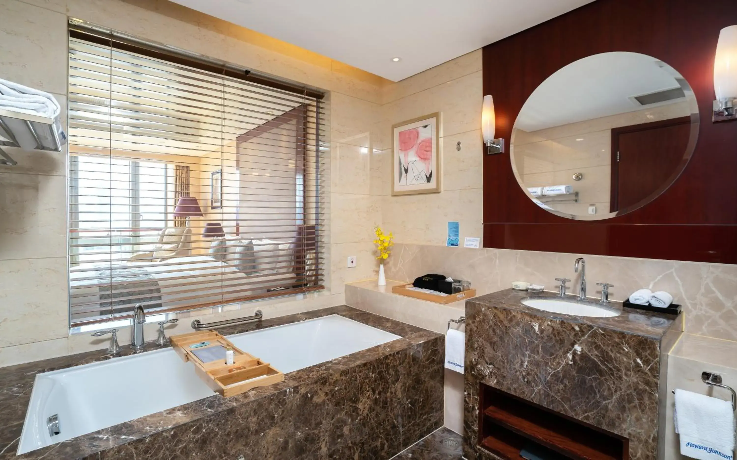 Bath, Bathroom in Howard Johnson Tropical Garden Plaza Kunming