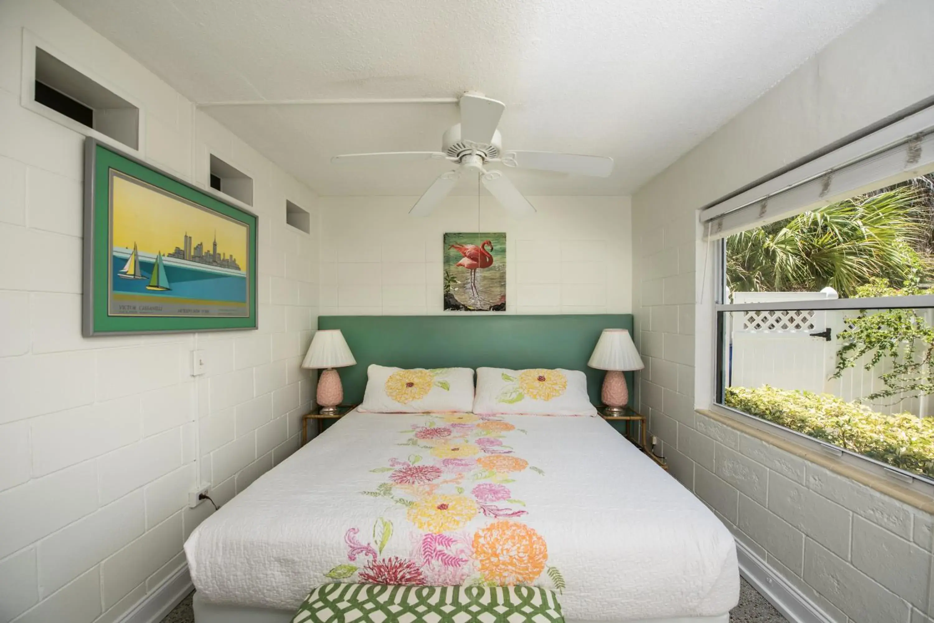 Bed in South Beach Place - Vero Beach