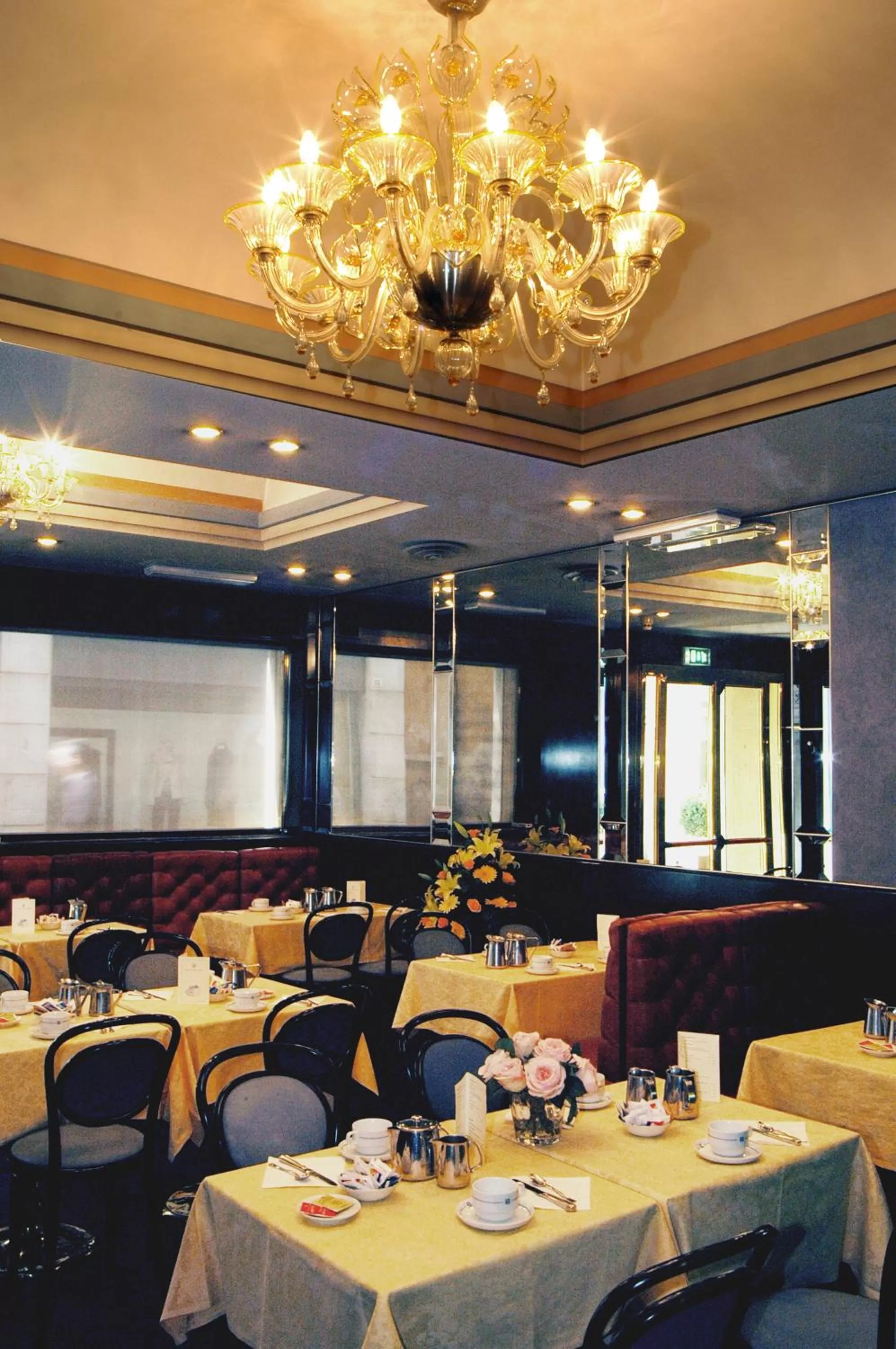 Restaurant/places to eat in Hotel Centrale Byron