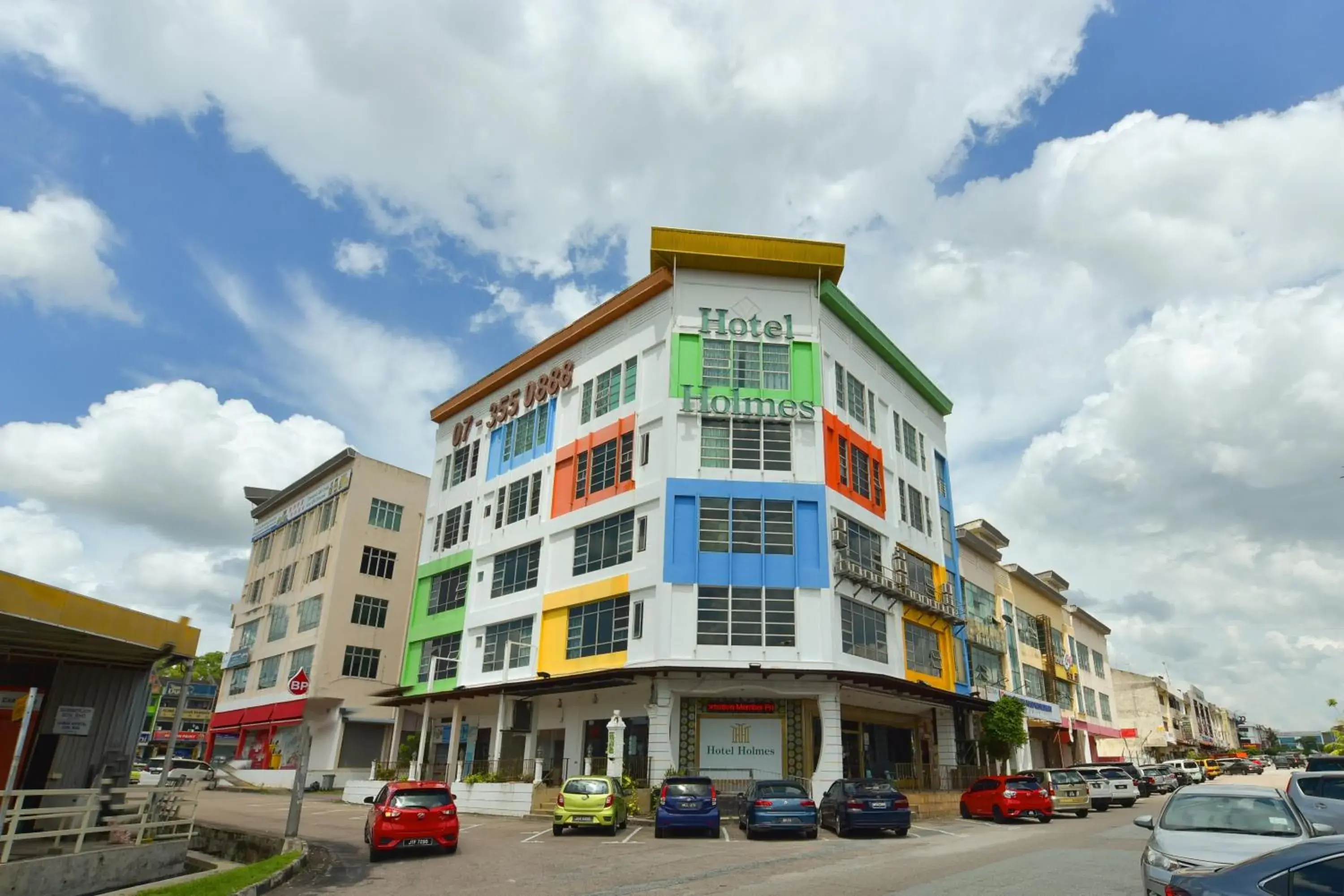 Facade/entrance, Property Building in Townhouse OAK Hotel Holmes Johor Jaya