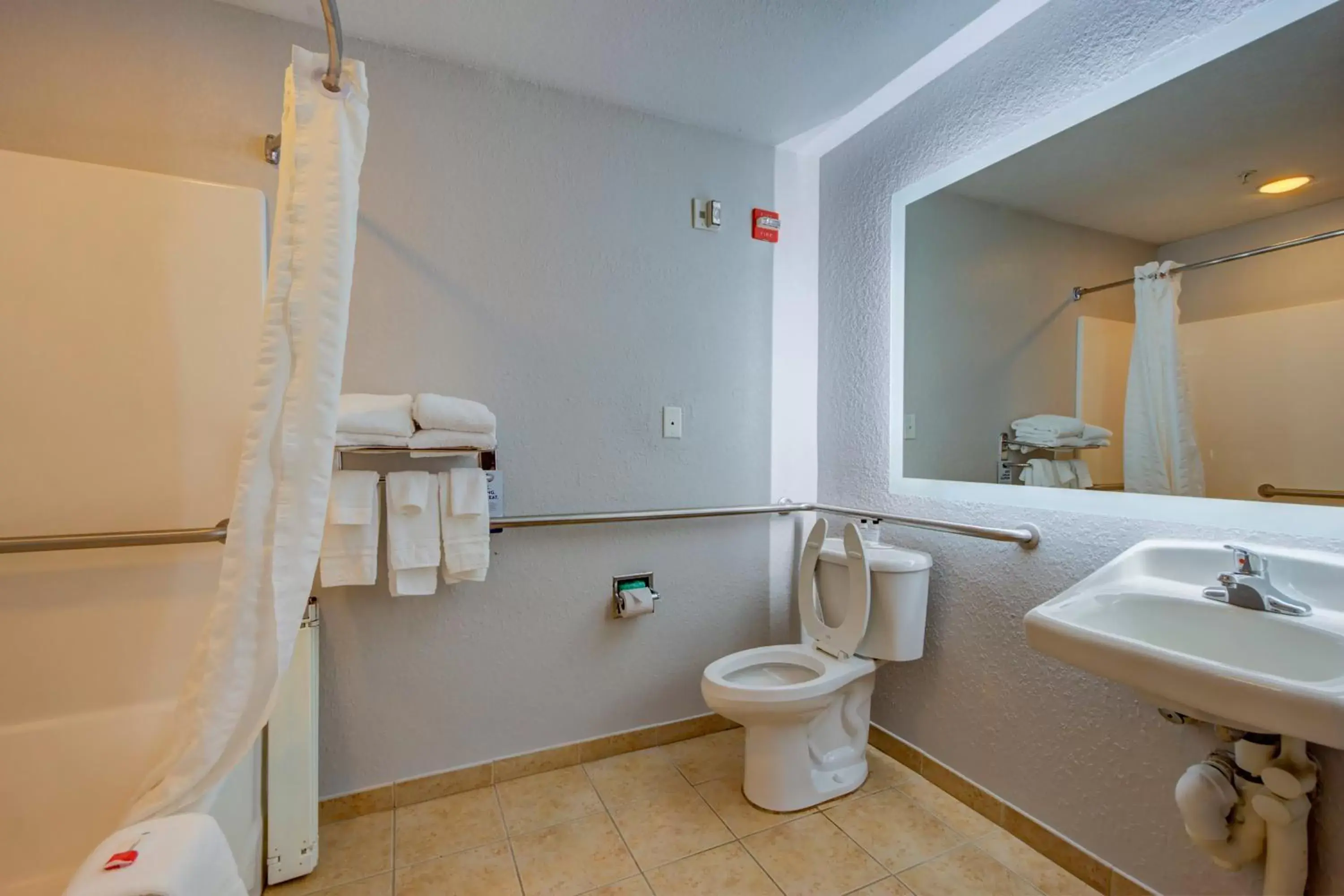 Bathroom in Microtel Inn and Suites - Zephyrhills