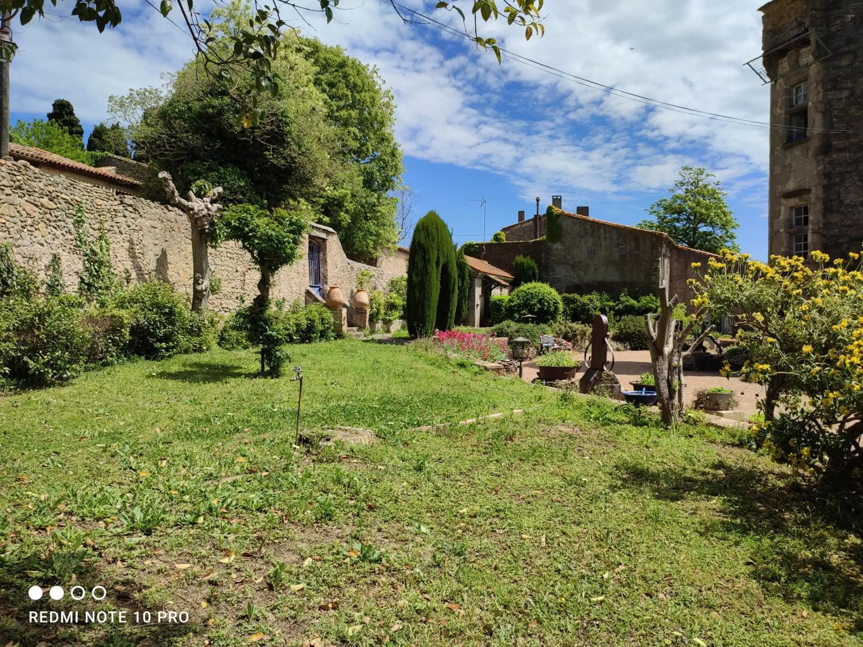 Property Building in Château Saint-Martin