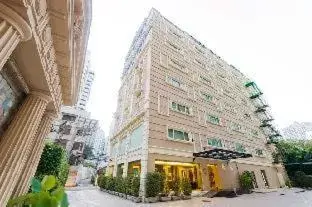 Deluxe Double Room in Kingston Suites Bangkok