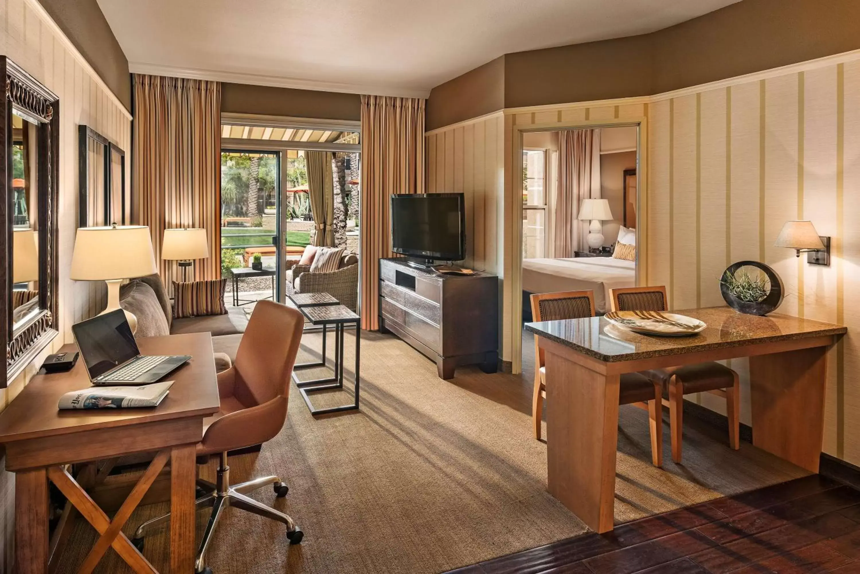 Living room, Seating Area in Sonesta Suites Scottsdale Gainey Ranch