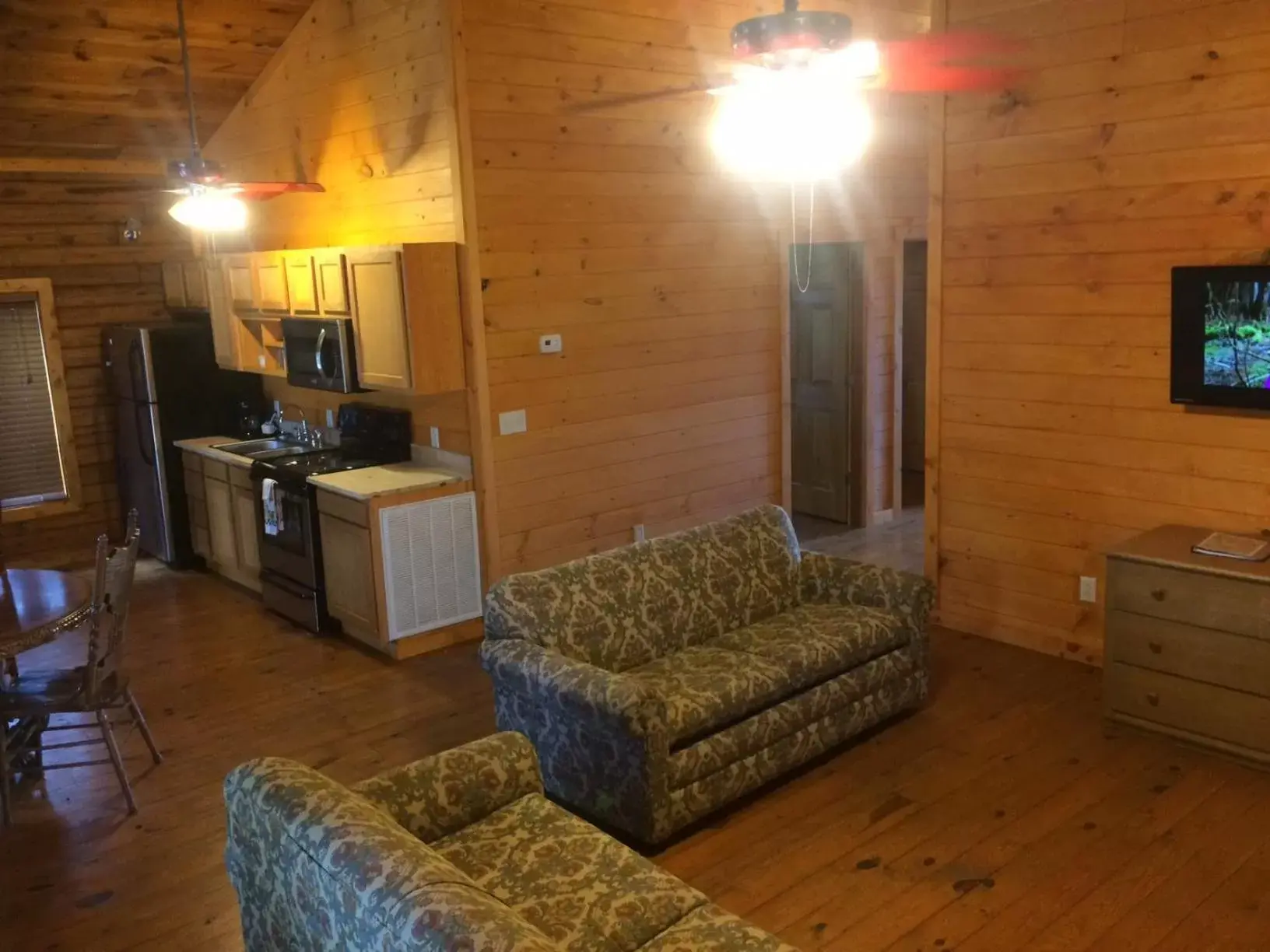 Living room, Lounge/Bar in The Smoke House Lodge