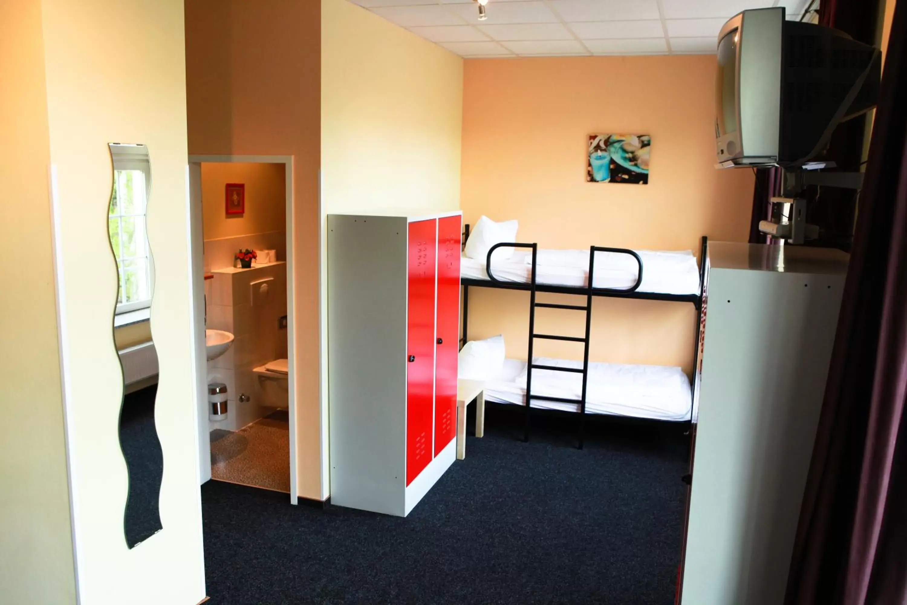 Photo of the whole room, Bunk Bed in Singer109 Hotel & Hostel