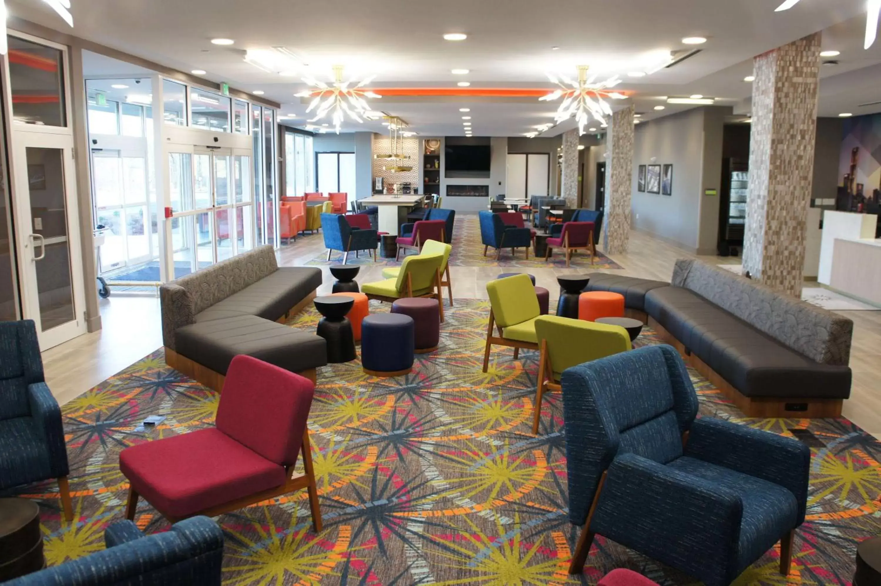 Seating area, Lounge/Bar in La Quinta Inn & Suites by Wyndham Braselton